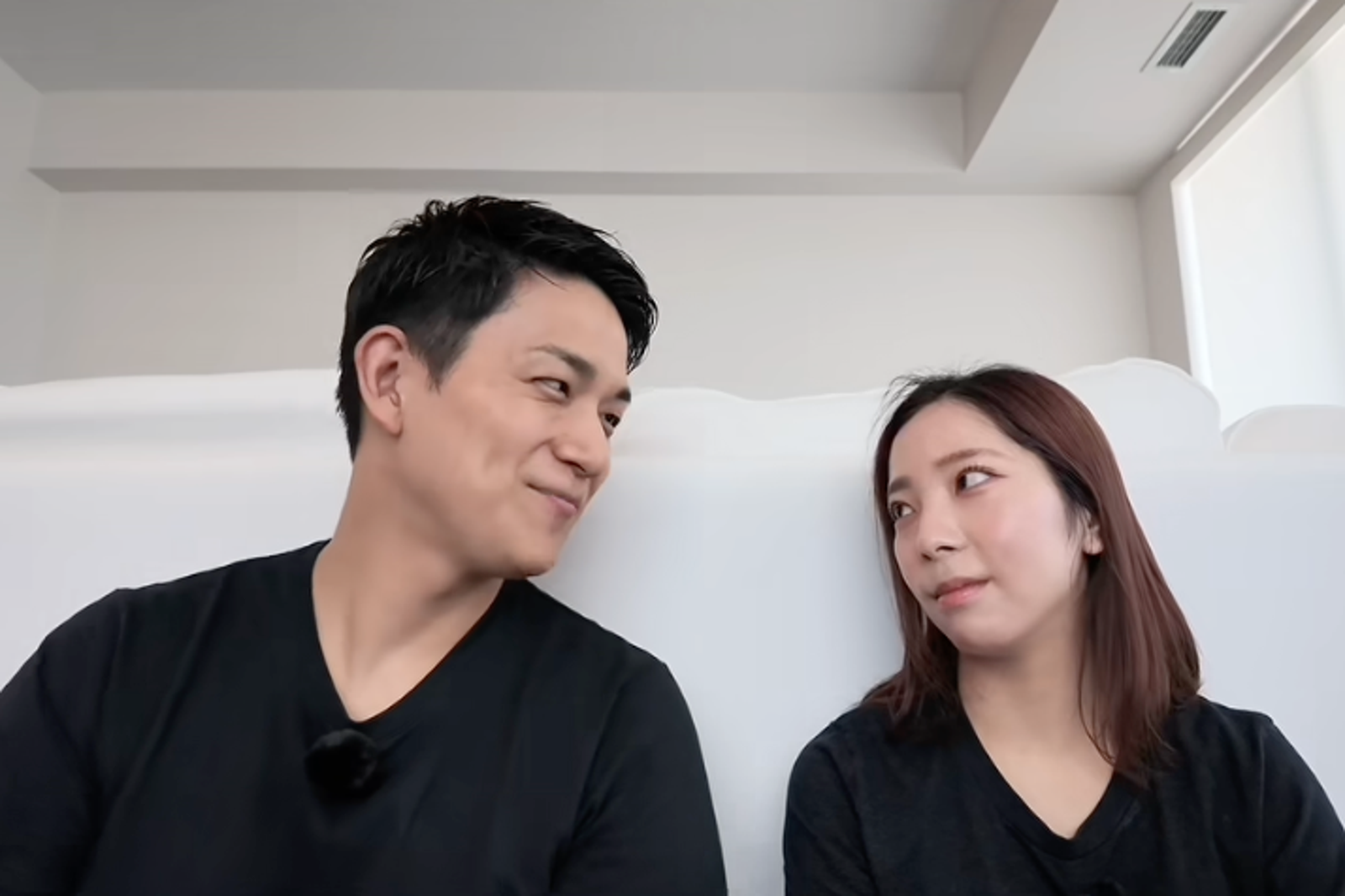 「璃來龍」訂婚爆料第一印象!三浦璃來不熱身躺著滑手機 全網認證他「5秒求生欲」