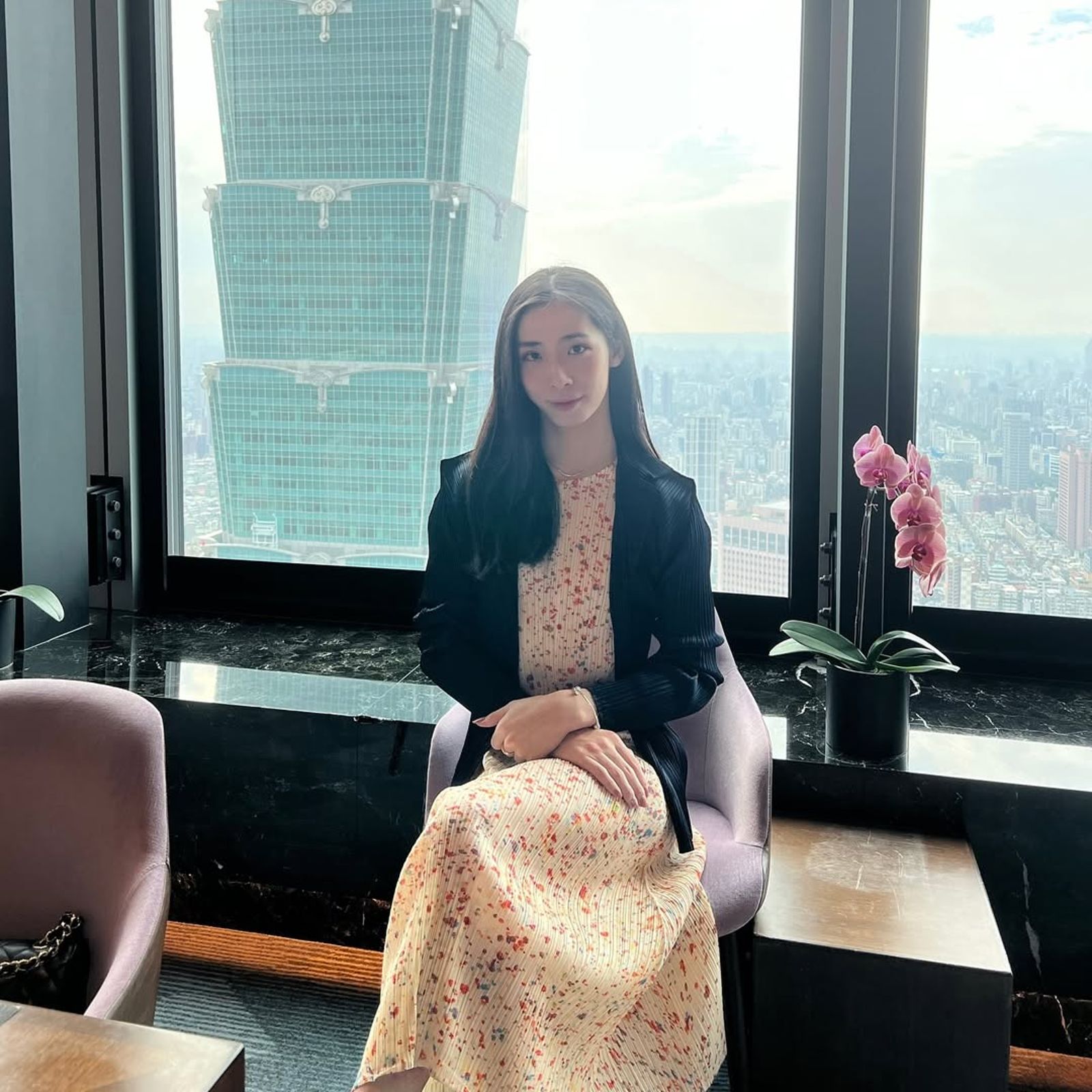 踹飛阿嬤的年輕人優雅又有氣質。圖／IG@fumika_chang