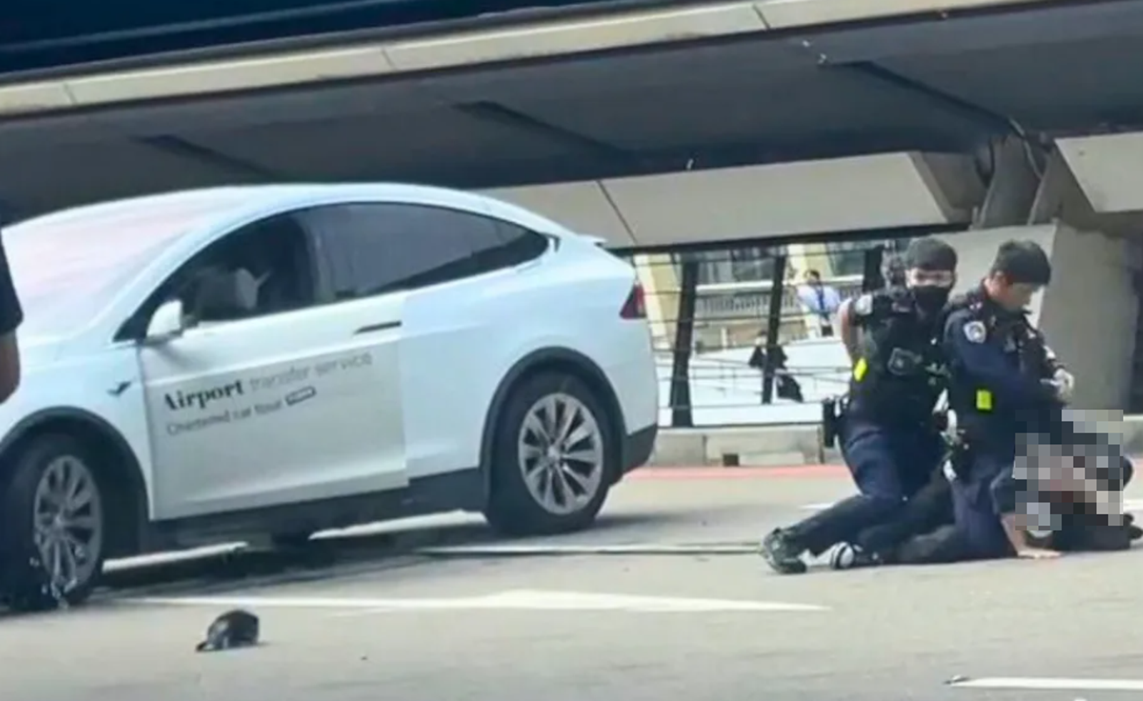 黃牛車司機慘了！違規攬客惹警拔槍　交通局祭出重懲