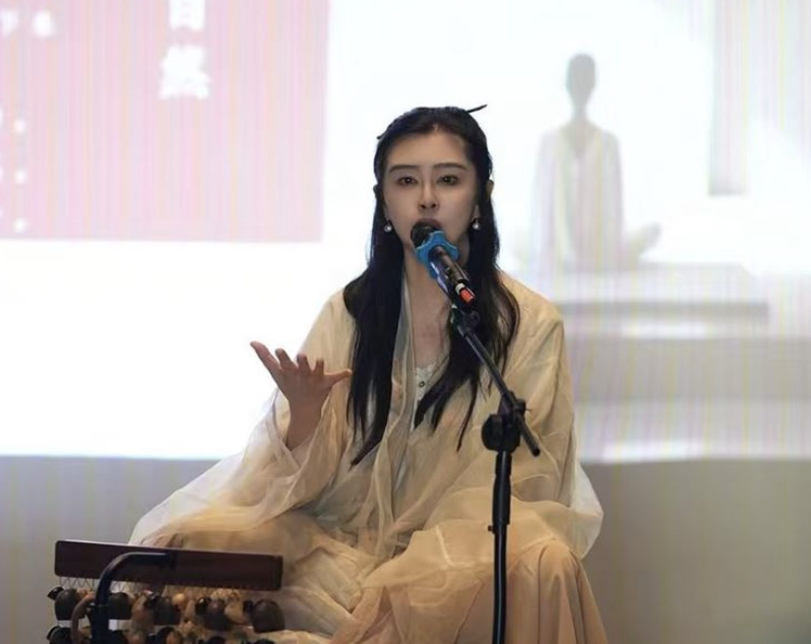 59歲王祖賢現身頌缽會仙氣瀰漫...網驚：永遠的小倩回來了