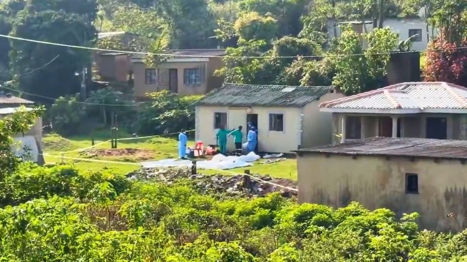 深夜大屠殺!3槍手闖住宅掃射「孕婦也成槍下亡魂」釀11死…走前還縱火燒車