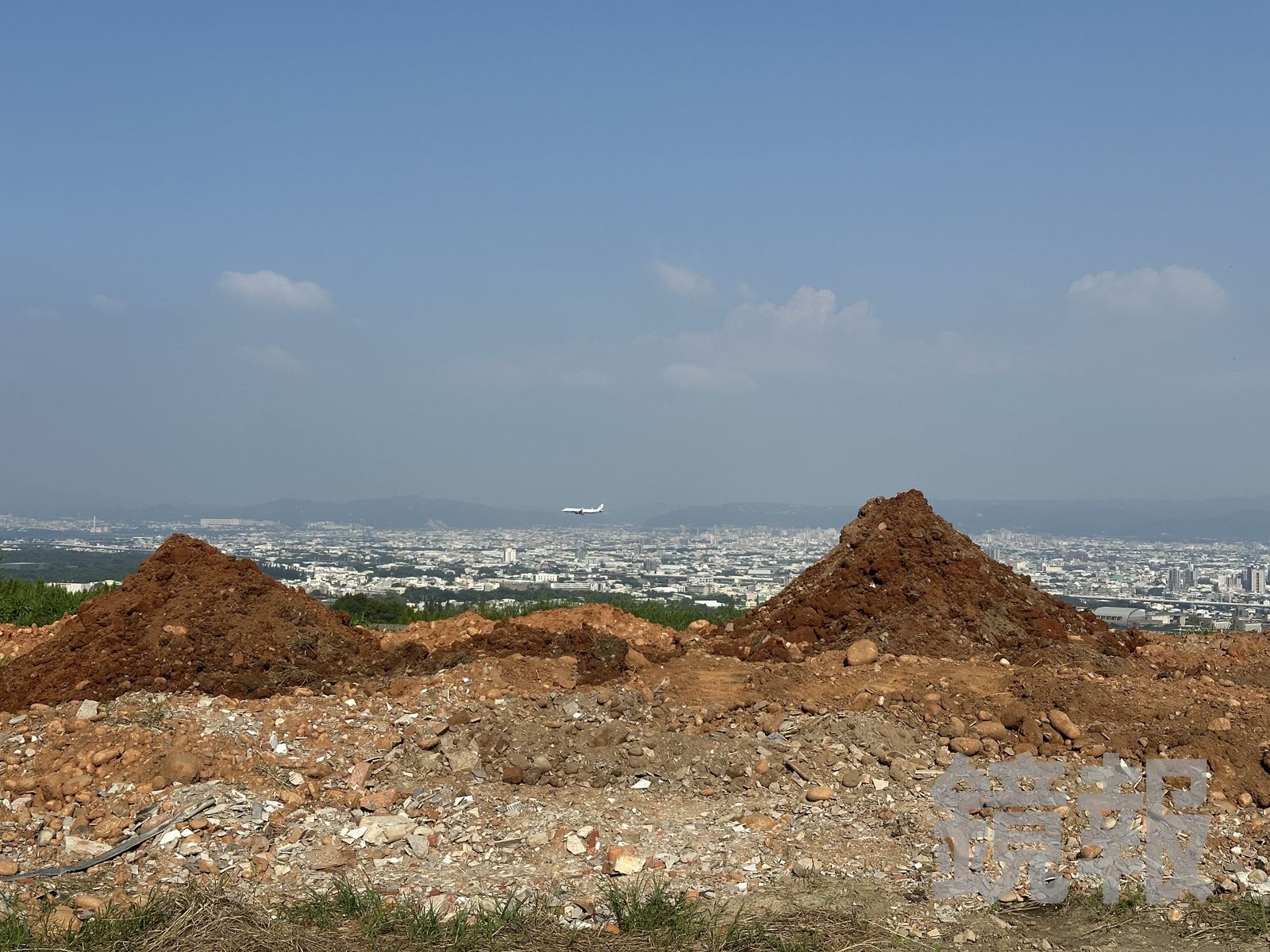 軍事用地遭傾倒廢棄物。台中地檢署提供