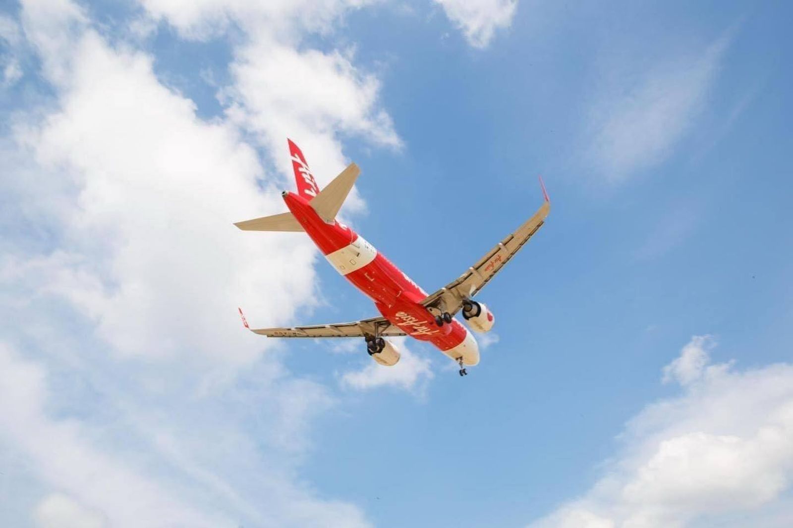 飛札幌航班白煙瀰漫…竟是「行動電源突爆炸」畫面曝光！泰亞航急回應