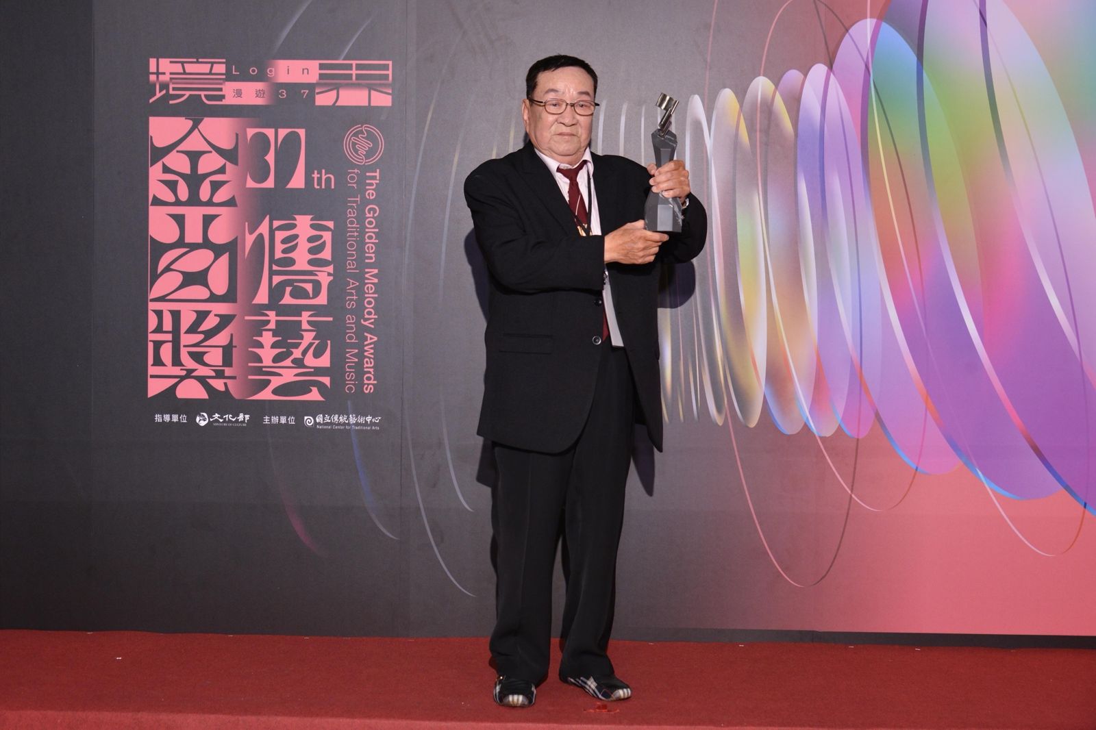 88歲「人間國寶」演出超過80年不退休 獲頒特別獎台上高喊:我還有使命!感動全場