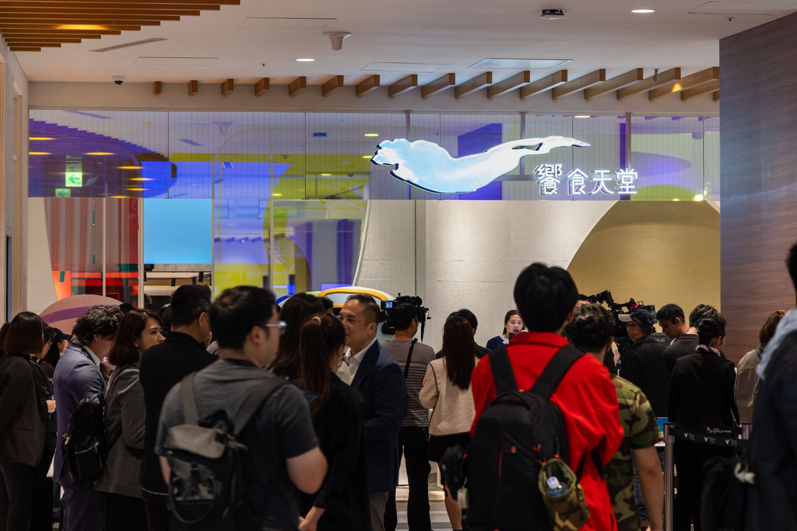 饗食天堂林口三井店一開幕就吸引大批用餐人潮。