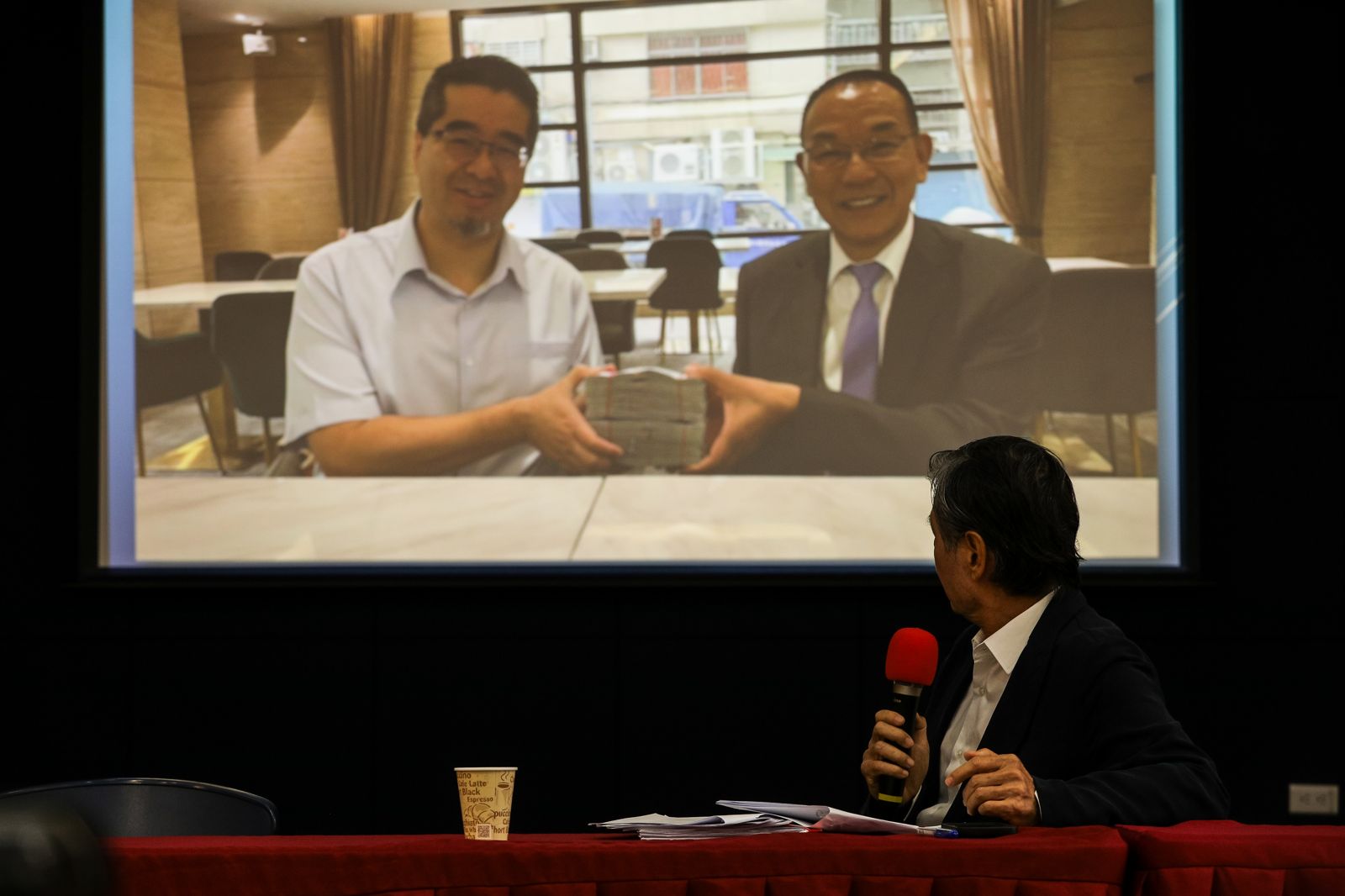 陳嘉宏專欄:為什麼台商捐錢給馬英九還要當場拍照?