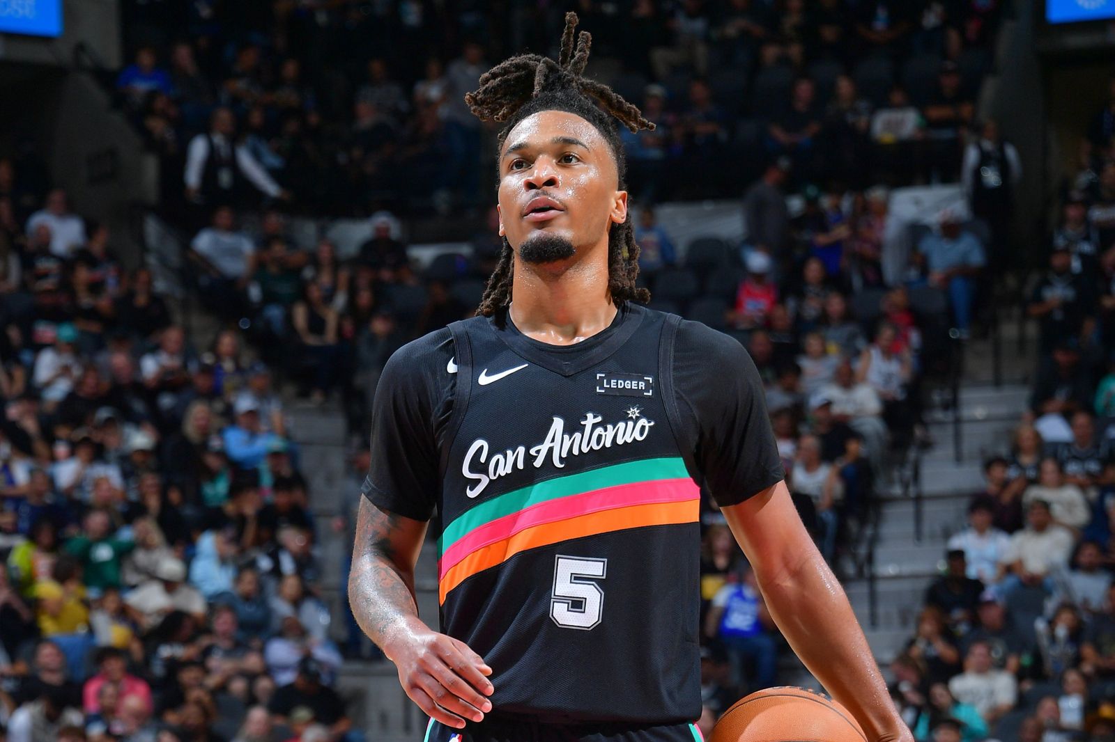 馬刺命運多舛！「城堡哥」Castle傷退　左側髖屈肌拉傷至少缺陣1至2週