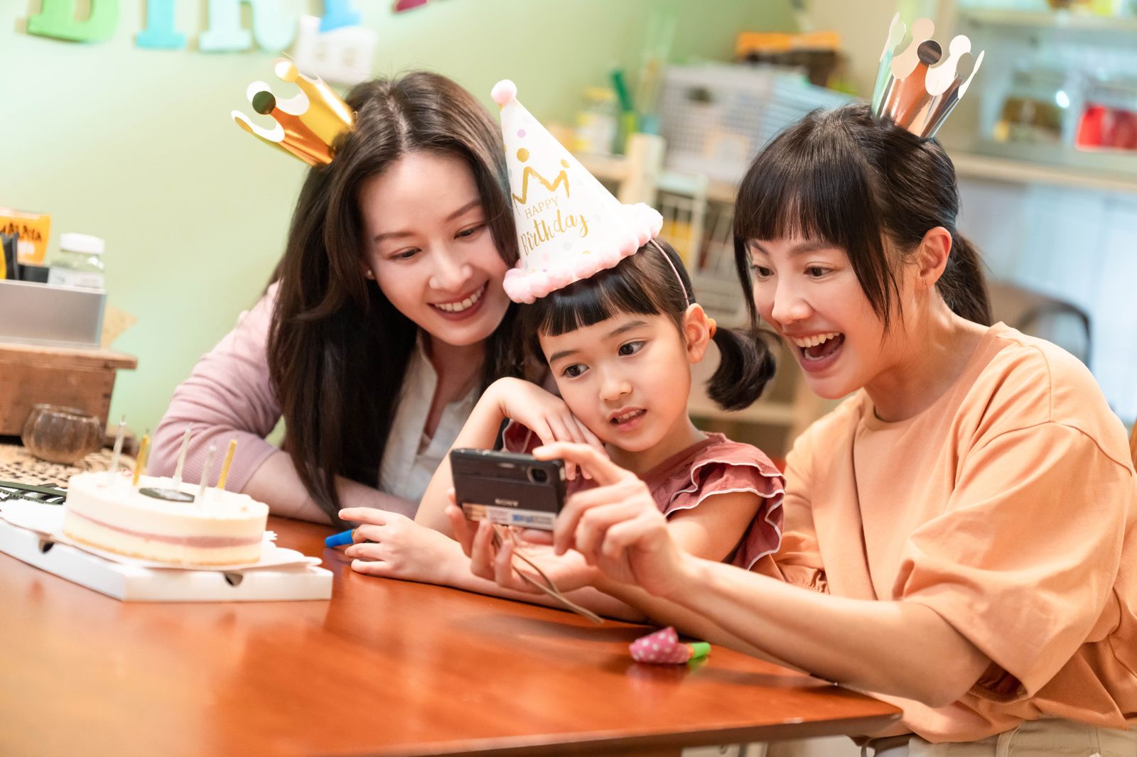 曾愷玹、小8「女女戀」慘遭強行掰直！《陽光》進軍中國魔改成親姊妹　片商6字回應了