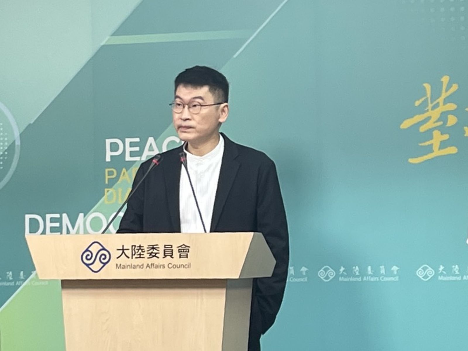 國台辦發言人被問翻牆「狂結巴」　梁文傑開酸：聽君一席話、還是一席話