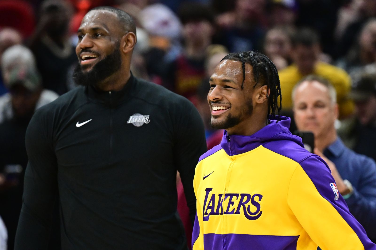 湖人季後賽最大看點！LeBron父子並肩作戰　Bronny：「聽爸爸的話」就對了