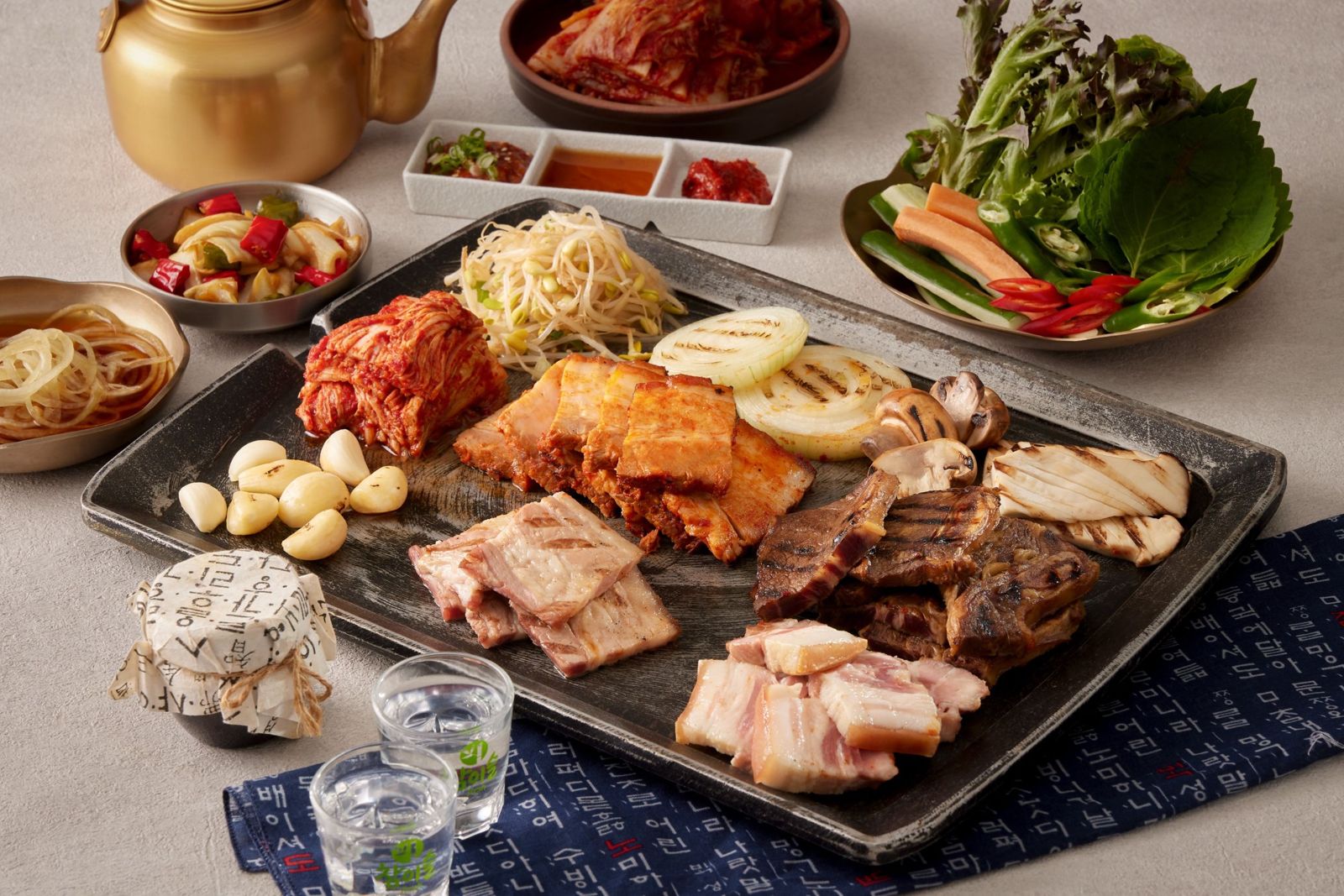 韓式燒肉的肉排以水果與啤酒醃製,讓肉質更嫩口。