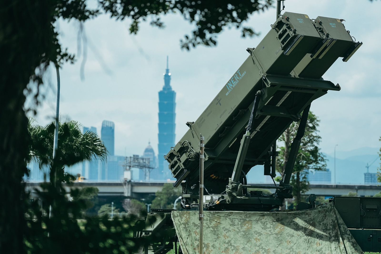部署在台北河濱公園的愛國者防空飛彈系統，引起了許多民眾的關注。圖片翻攝自國防部發言人臉書