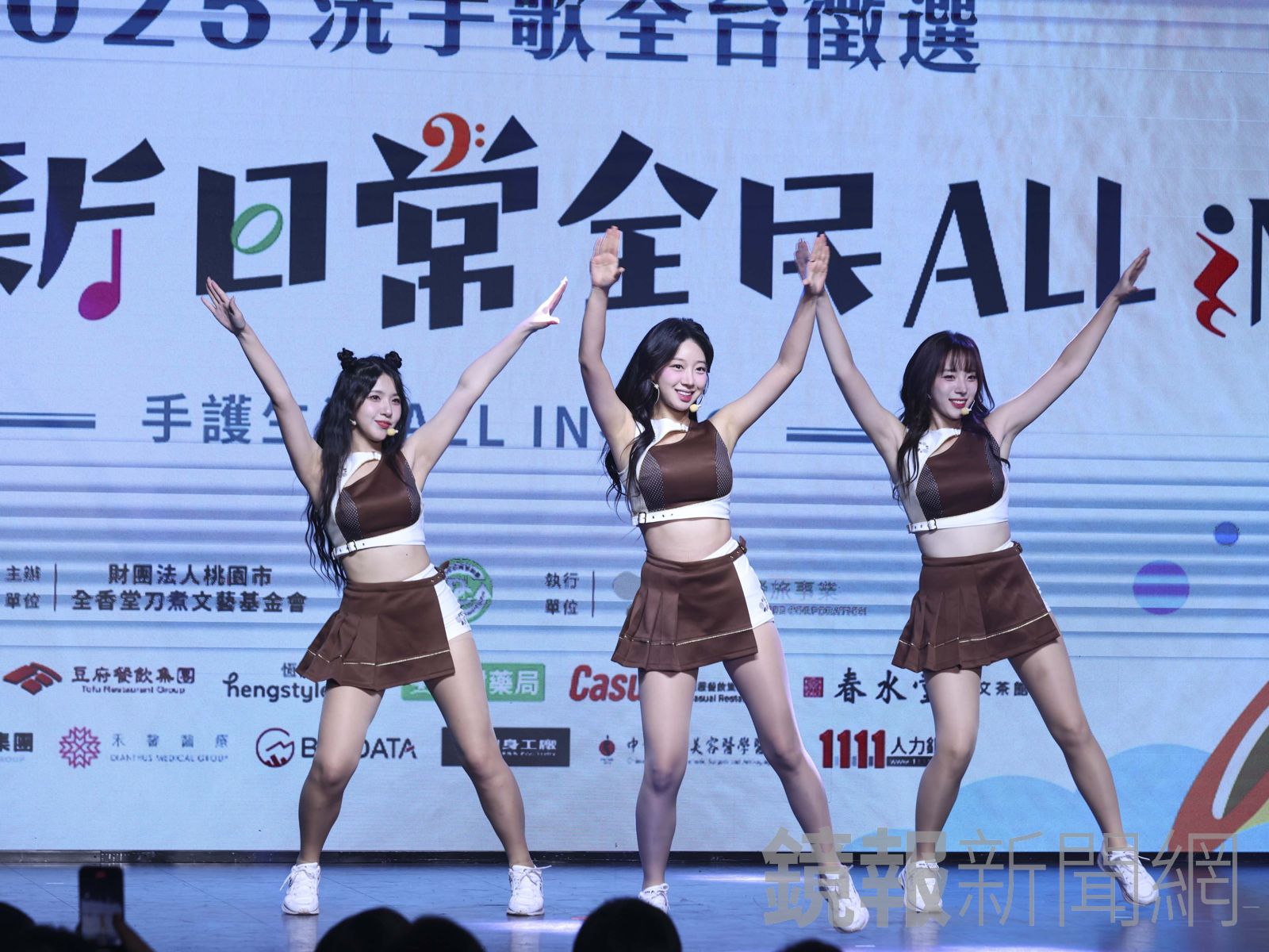 樂天啦啦隊韓籍三本柱曾上《夜夜秀》與賀瓏撒糖 被問風波她們反應曝光