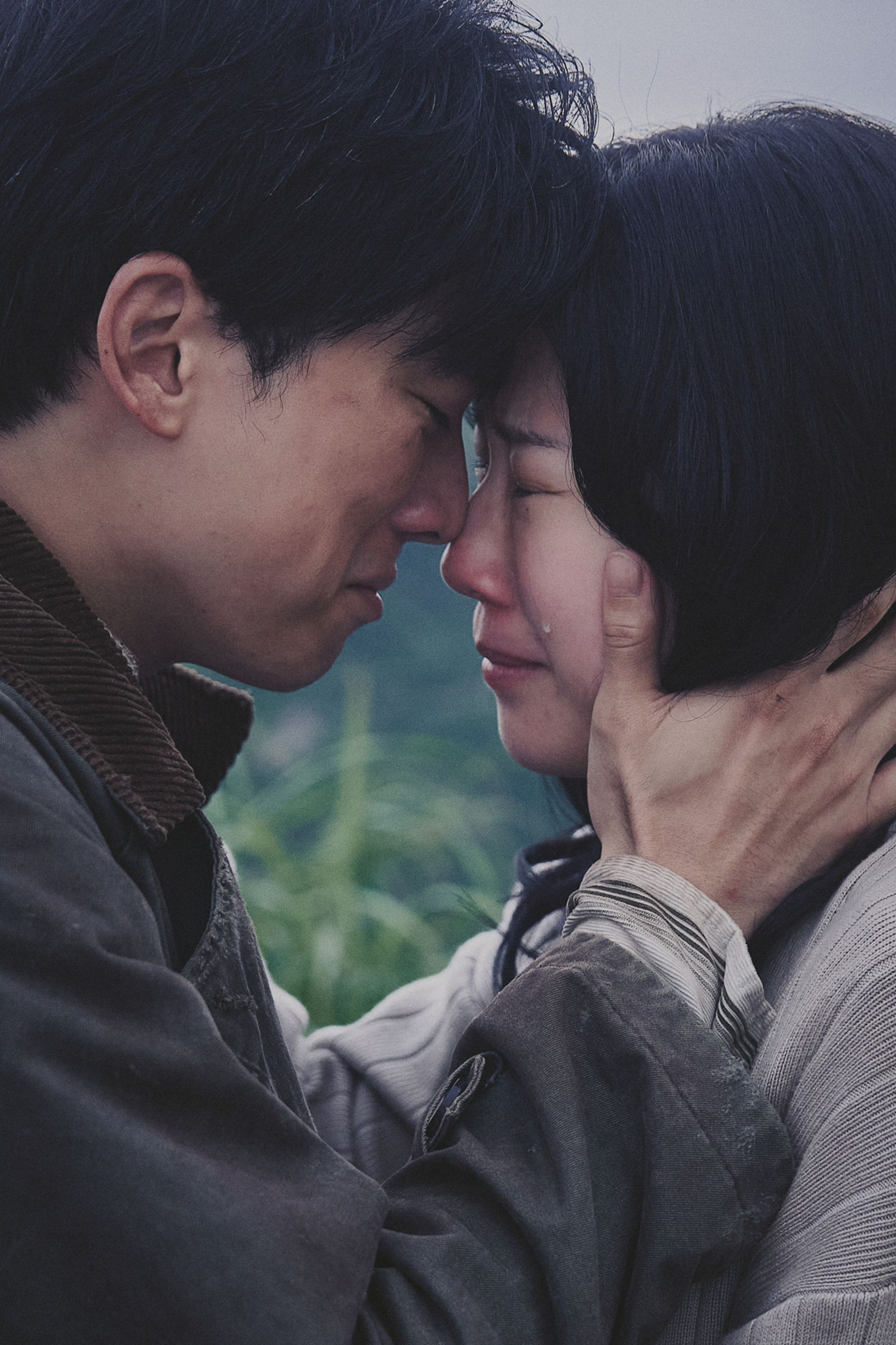 方志友(右)與林哲熹在《再見1987》中上演虐戀。公視台語台提供