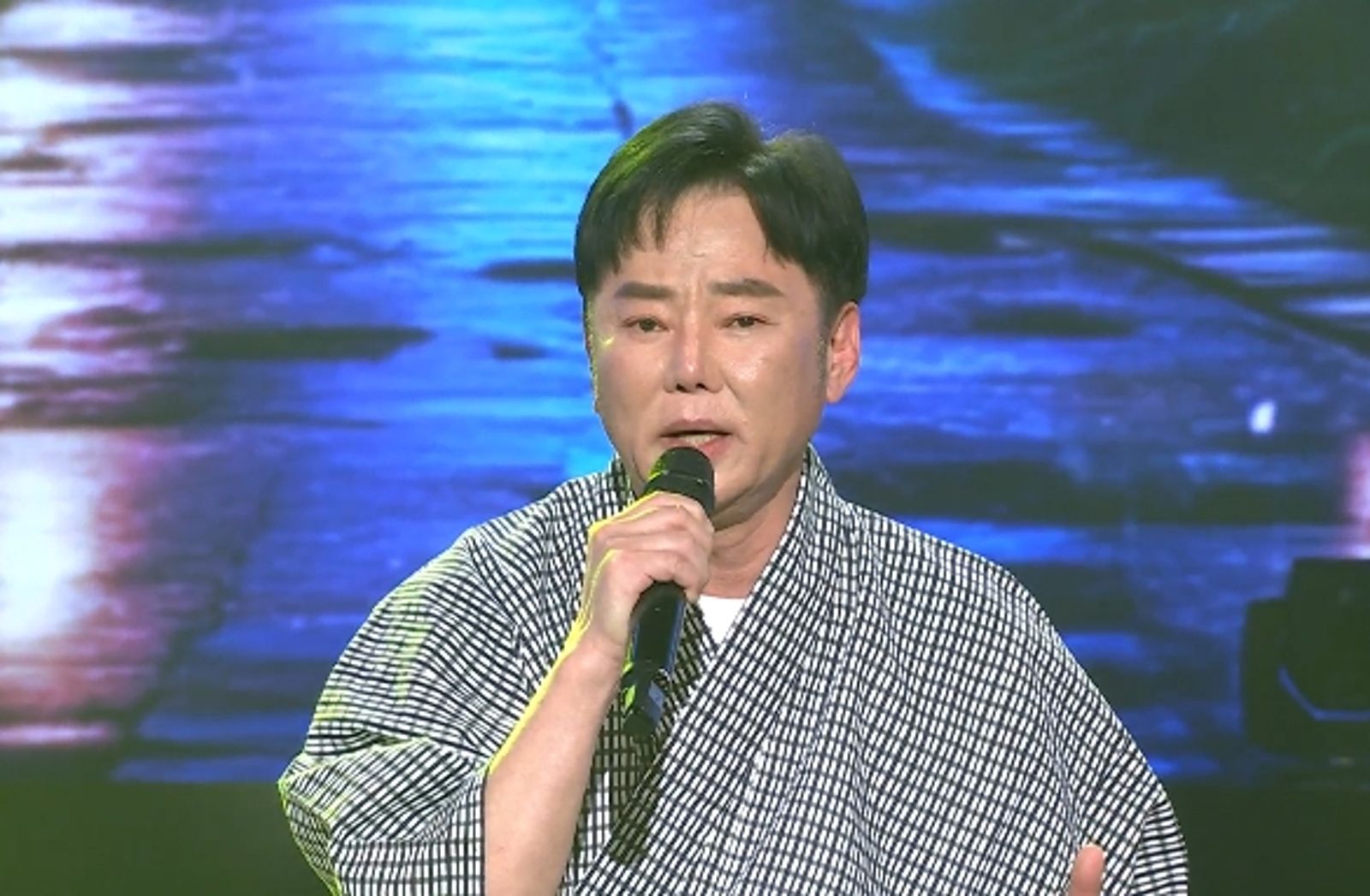 陽帆穿浴衣被摸「全身光光」!她靠已婚人夫太近 白冰冰當場喝斥