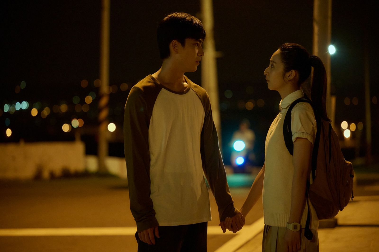 曾敬驊、李沐「偷牽手」畫面曝！　揭台中約會聖地「夕陽倒景超有味道」