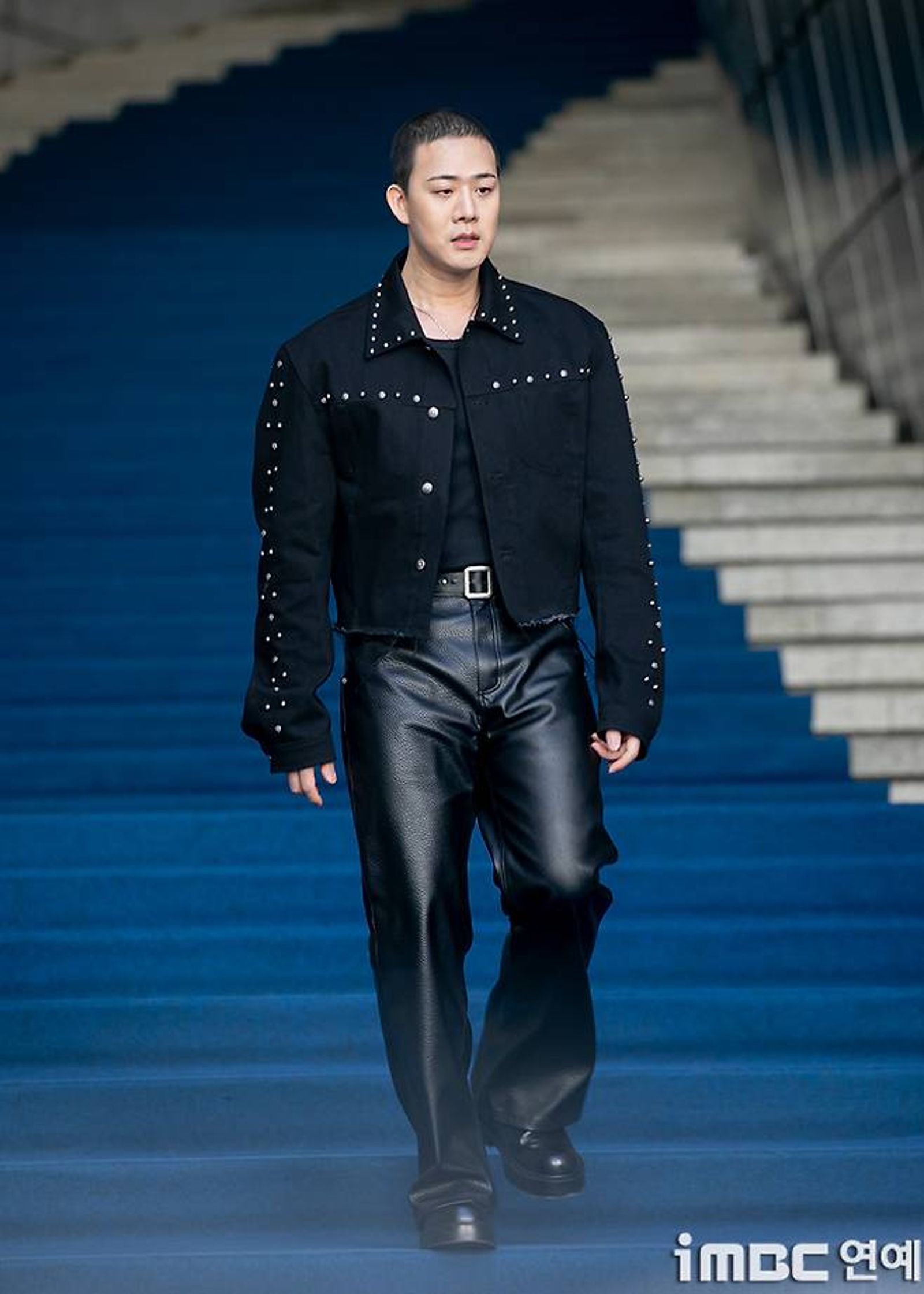 很久沒在公開場合露面的車炫承，看起來有些緊張。翻攝imbc演藝