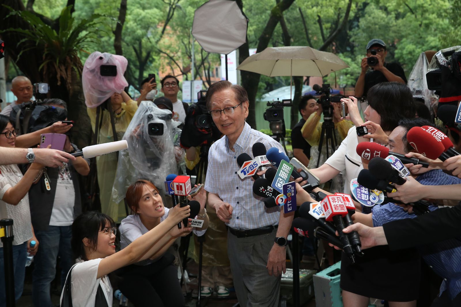 開發人形機器人　施崇棠：華碩卯足全勁