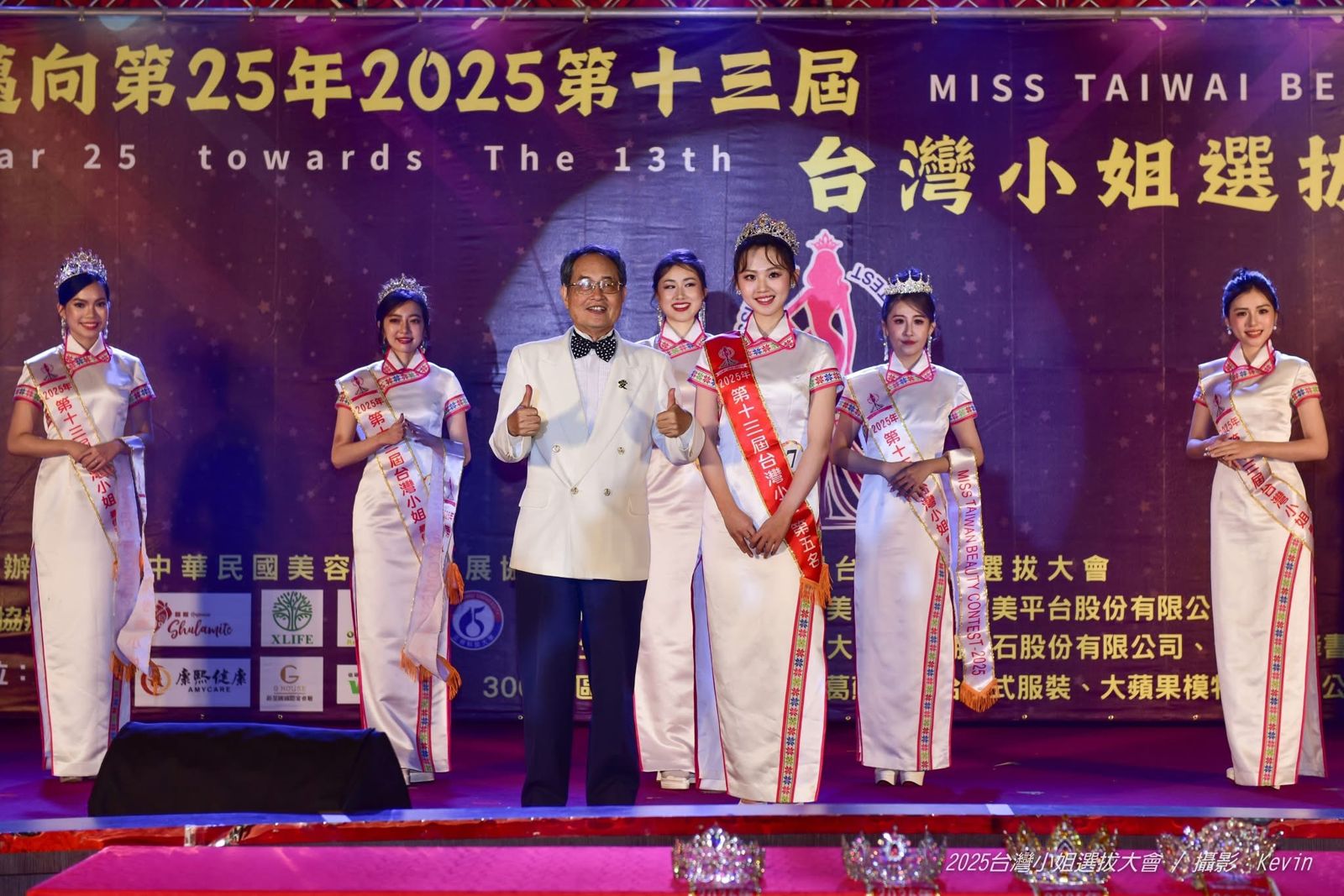 白孟嫺(前右)花了半年時間參加台灣小姐選美獲得第五名。白孟嫺提供