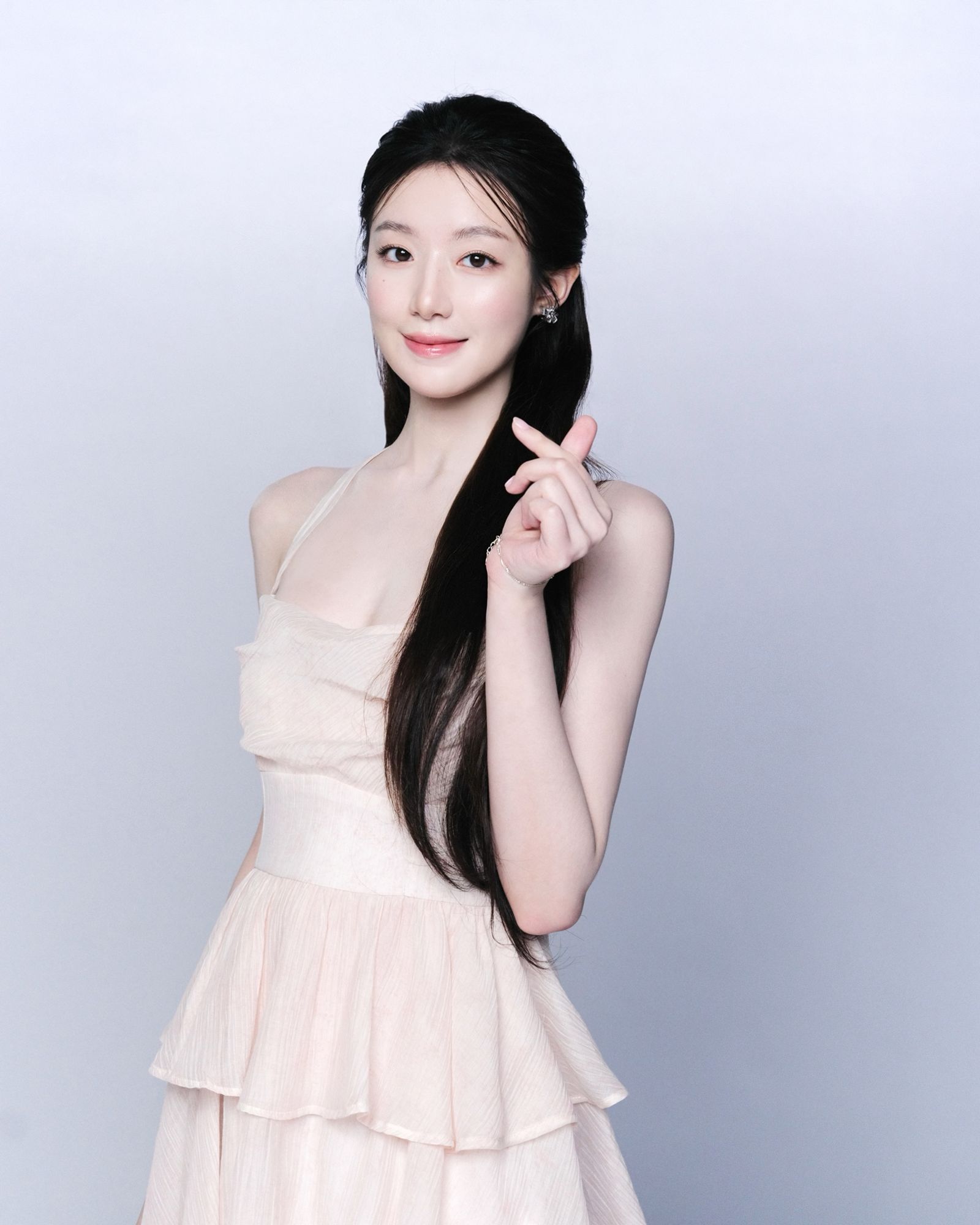 舒華透露自己來自桃園楊梅富岡，家鄉樸實單純，人情味濃厚。桃園市政府觀光旅遊局提供