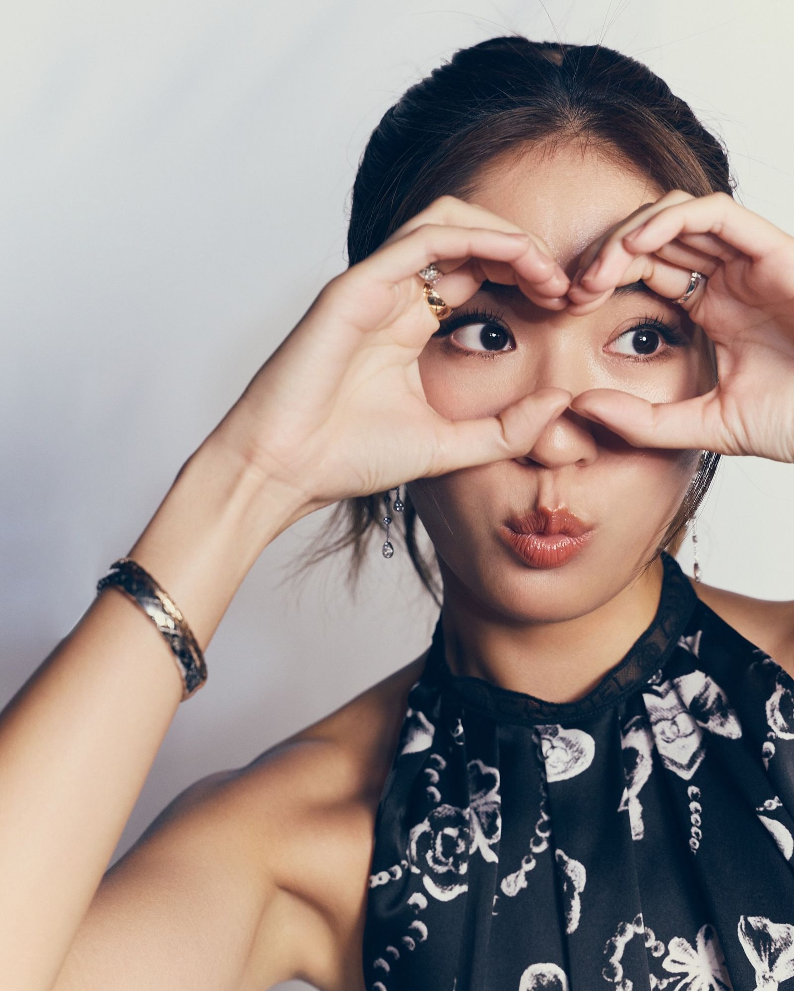 9m88主演、舒淇執導的電影《女孩》正要在台灣上映。翻攝@9m88 IG