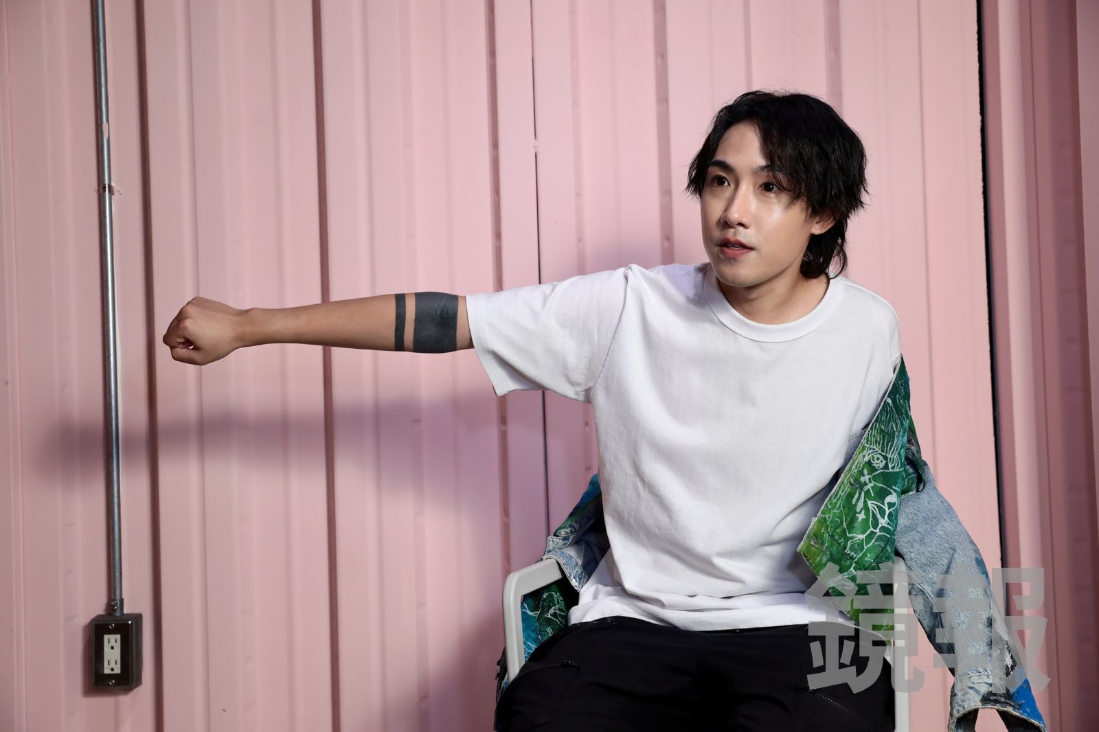 陳守恩手臂上的刺青，就是他之前用來提醒自己不再重返螢光幕前。林煒凱攝