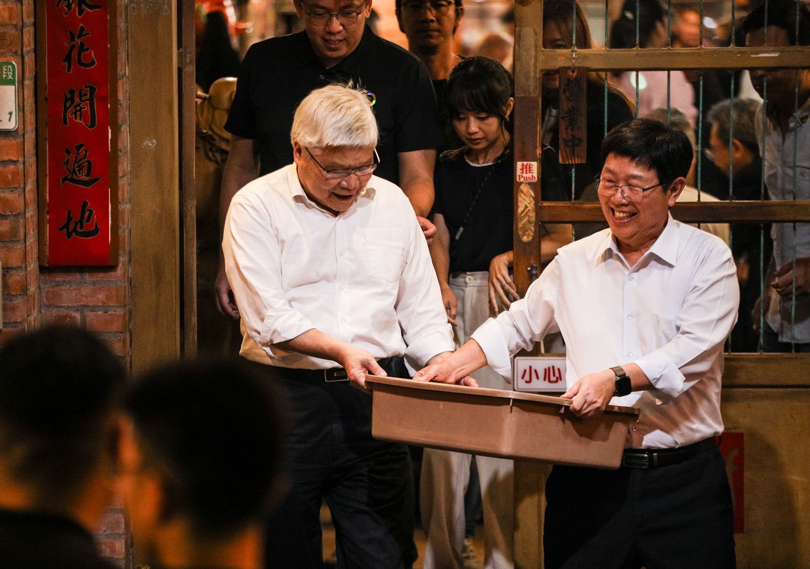 最狂兆元便當!黃仁勳心疼粉絲 聯手魏哲家、劉揚偉齊發香腸油飯