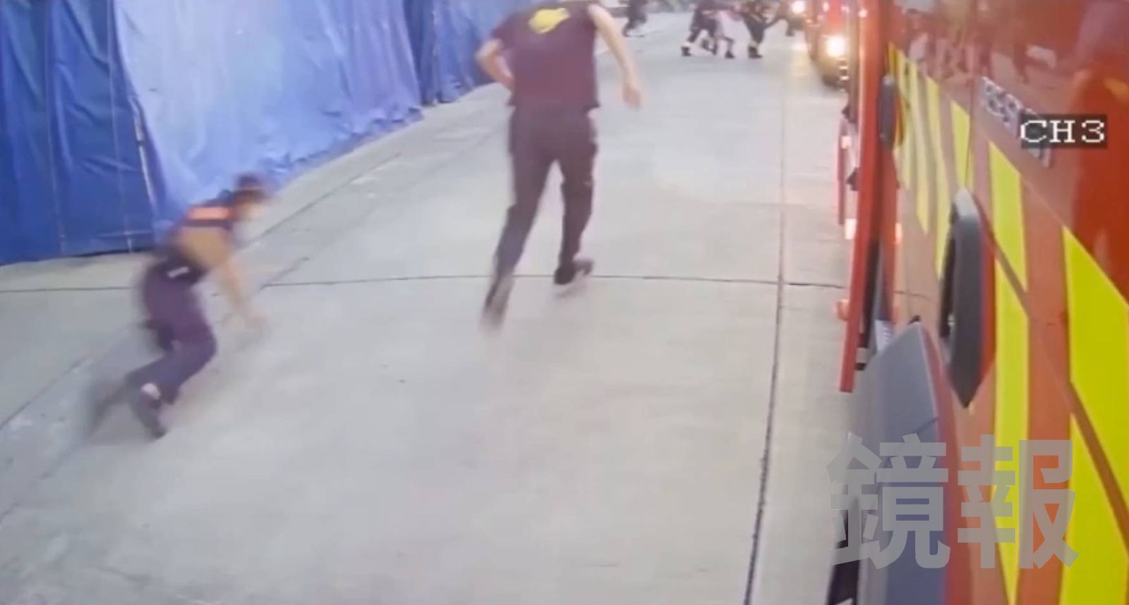 有片／快跑！鋰電池工廠大爆炸前一刻氣流湧動　女警摔倒驚險畫面曝光