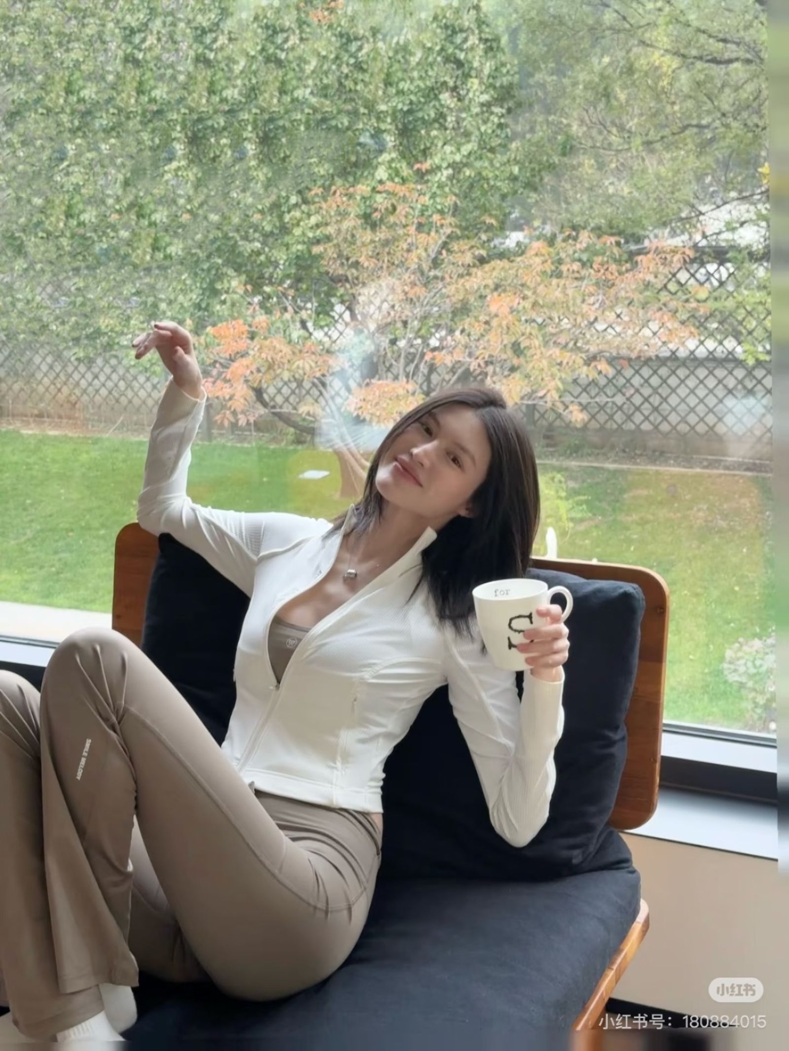 何穗穿著貼身運動服,好身材藏不住。翻攝小紅書@何穗