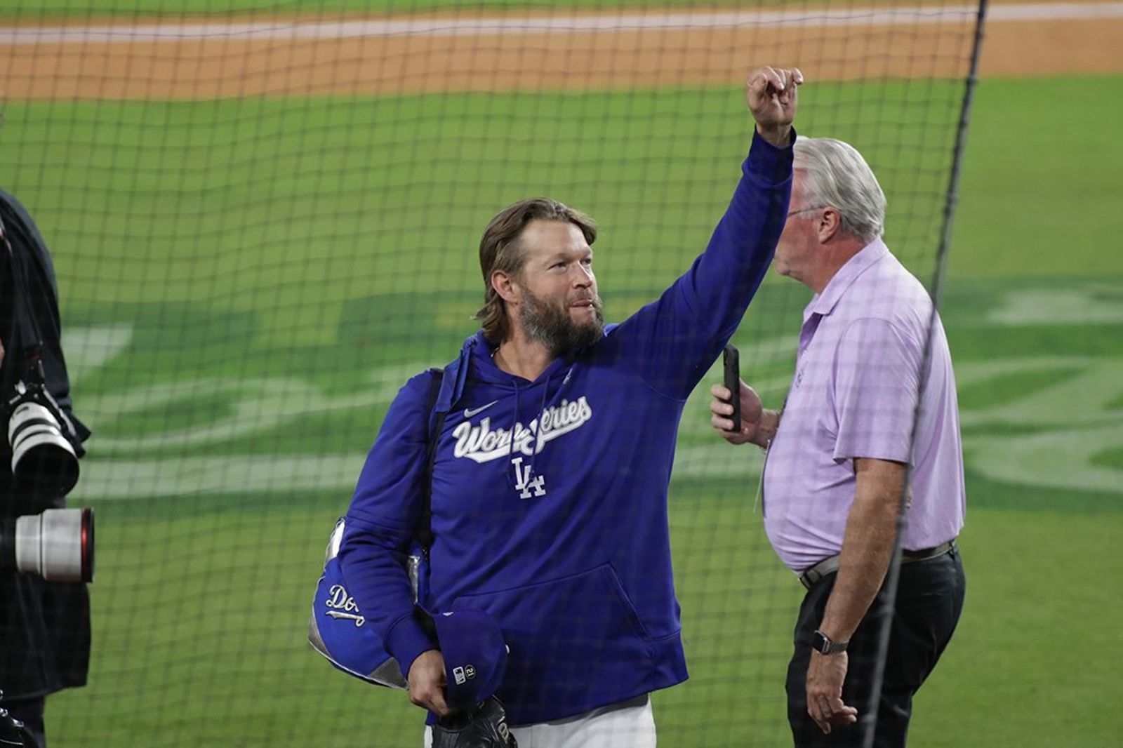 道奇主場最終戰 傳奇左投Kershaw向球迷揮手告別