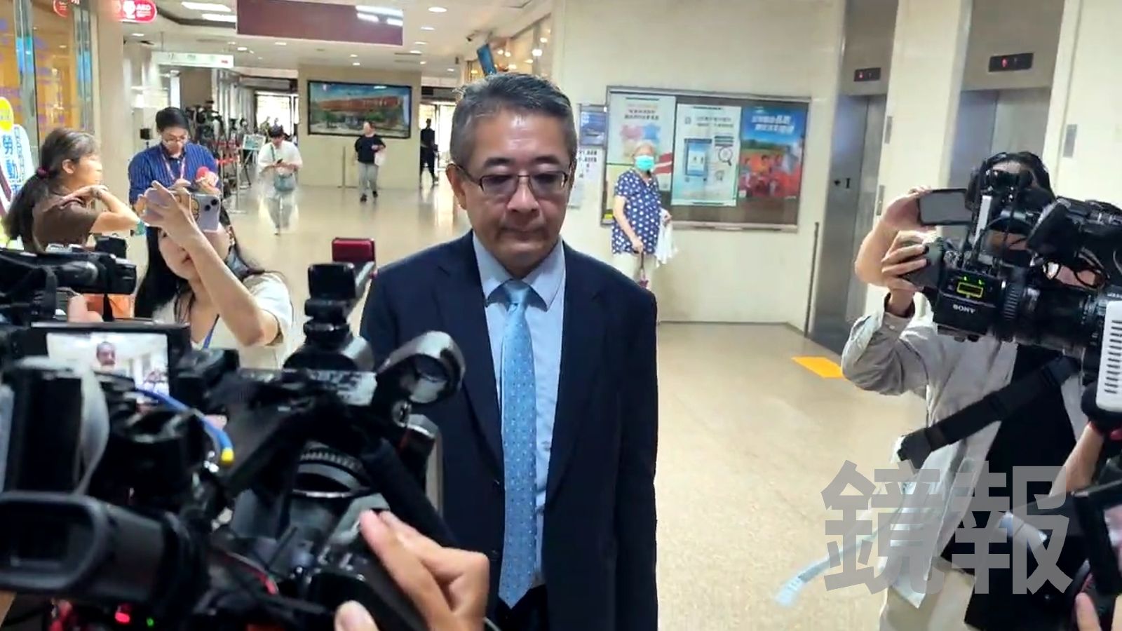 柯P出來了／柯文哲今晚想在新竹過夜？　委任律師鄭深元：等律見