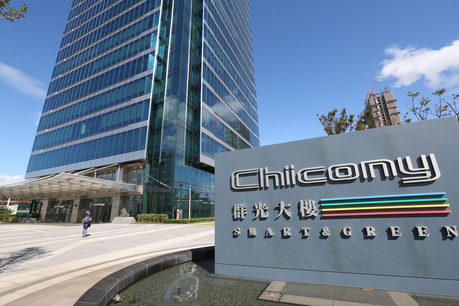 DRAM、SSD大缺貨重擊PC！群電11月營收慘摔21％　12月營收看客戶半導體料況臉色