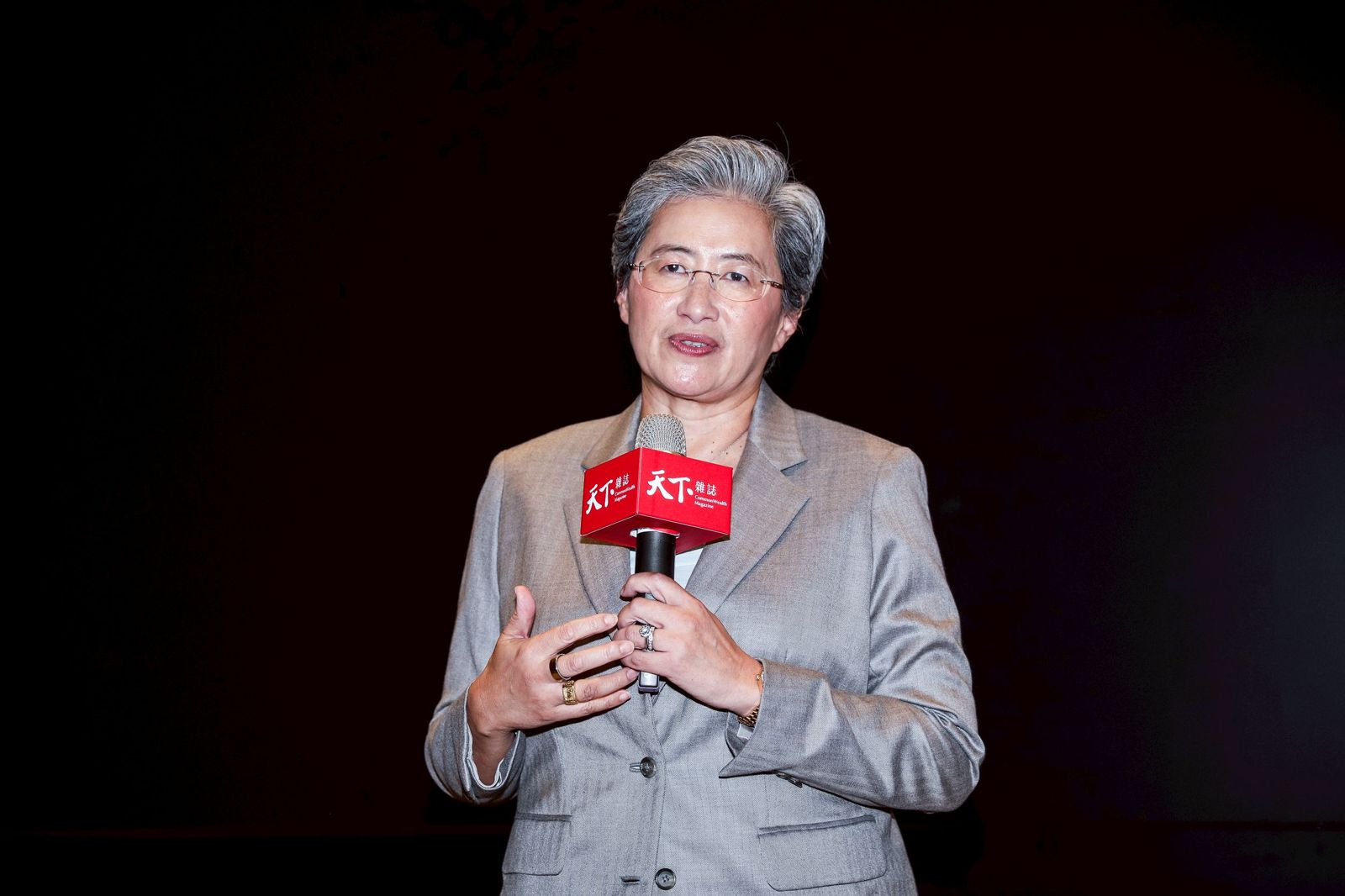 蘇姿丰認CPU需求超預期、供應吃緊 不單押CoWoS攜手這家封測大廠攻EFB封裝