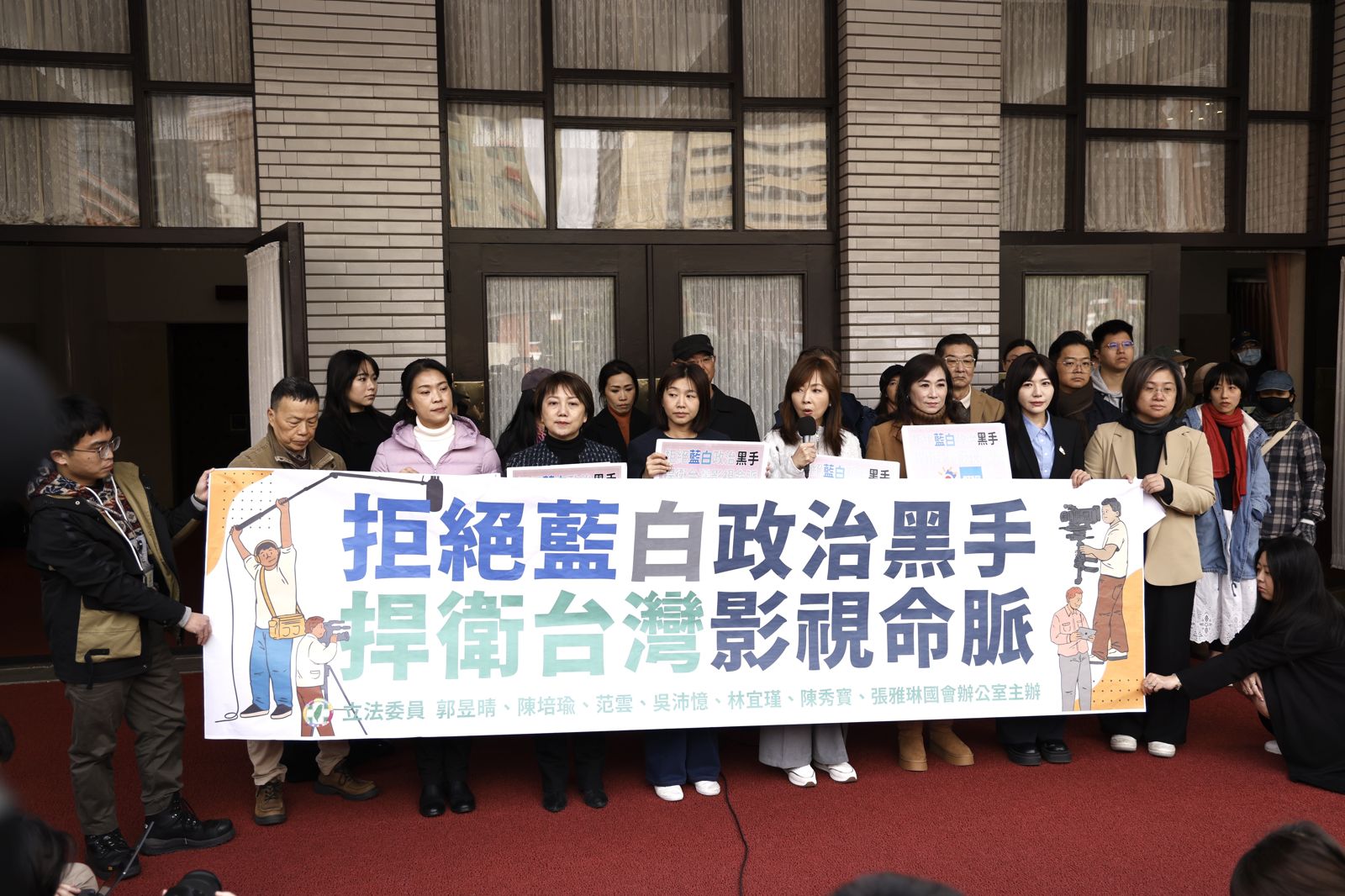 如果當年「黨政軍退出媒體」是民主進步，那麼今天用國會多數和預算權對公共媒體施加政治壓力同樣是。圖片由鏡週刊提供