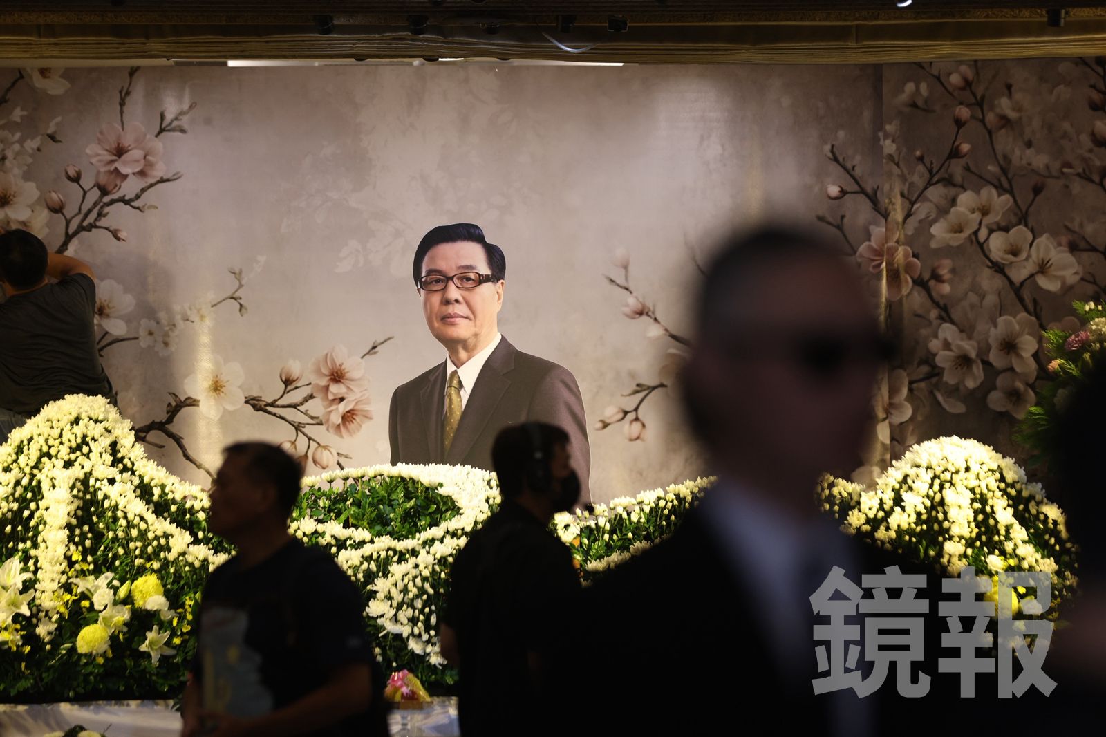 「反派專業戶」龐祥麟告別式!遺照選用《夜市人生》帥氣身影 兒清晨才抵台:家人都很難過