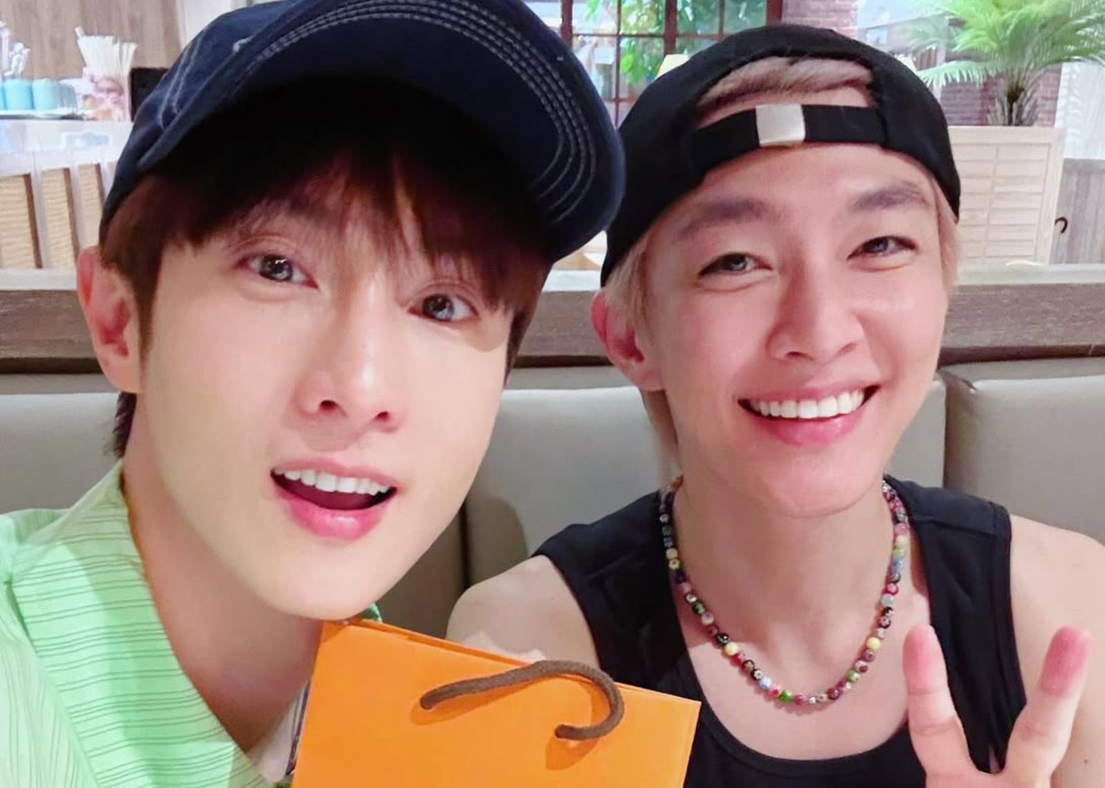 炎亞綸(右)和阿本(左)分手後仍是好友。IG@aben6011