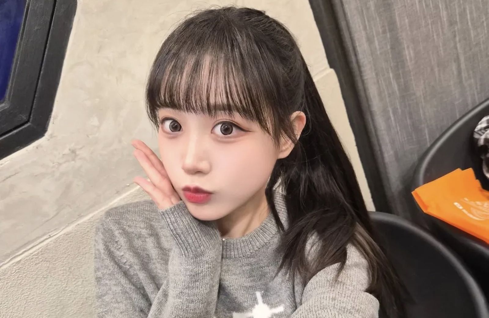 邊荷律喪父後返台！深夜曬黑白合照憶「首次來台」　吐心聲「爸爸在天上一定很幸福」