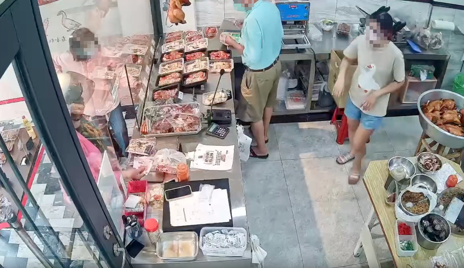 大媽買滷味付500稱「給1000元」,店家霸氣反制。圖/翻攝自Threads @chiming697