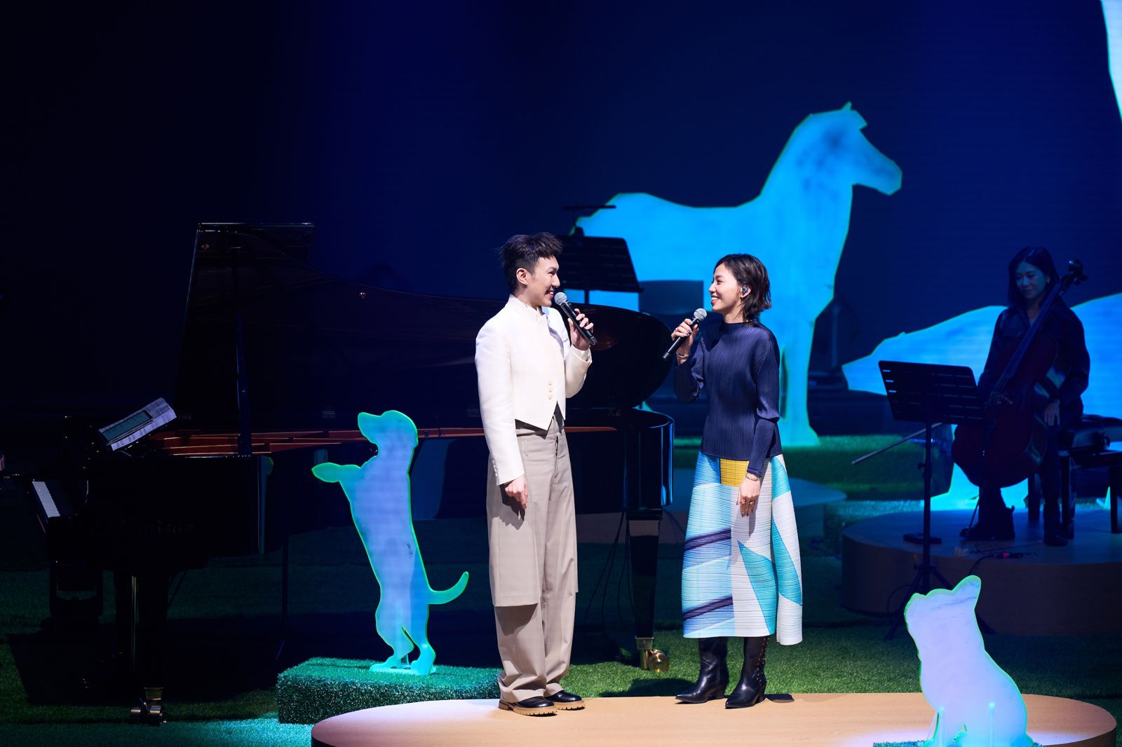 阿龔與洪佩瑜同台合作。緒風提供