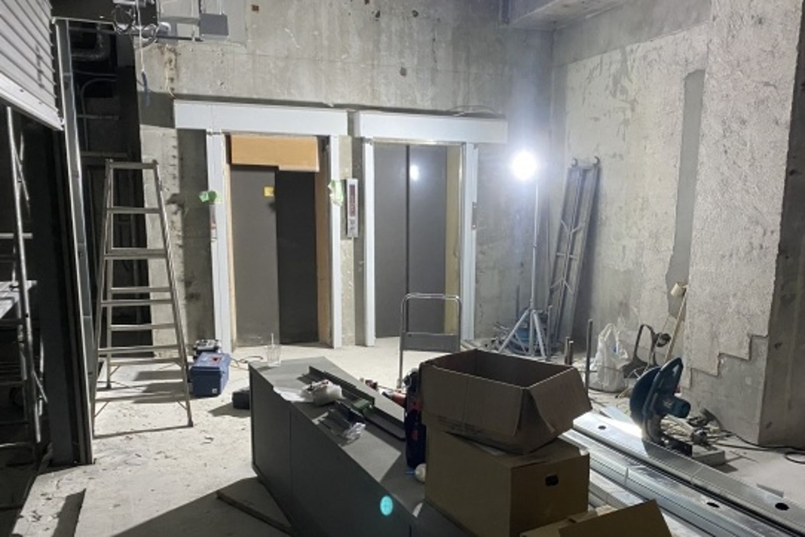 大樓電梯井施工撤走安全網　板模工失足直墜11層樓奪命