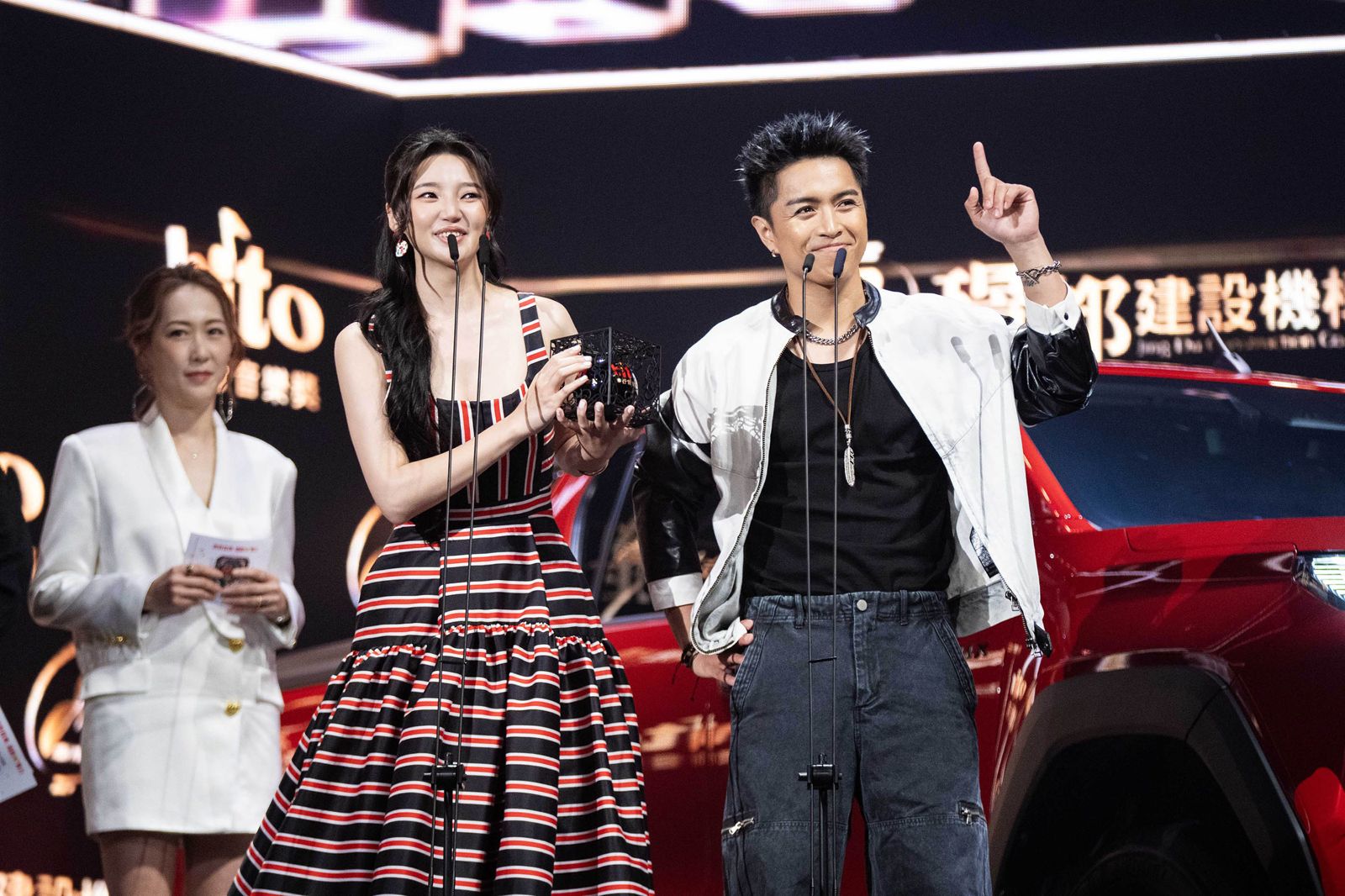 《許我耀眼》片頭曲主唱曝光!鄭沐晴登小巨蛋圓夢 天王師兄力挺撐腰