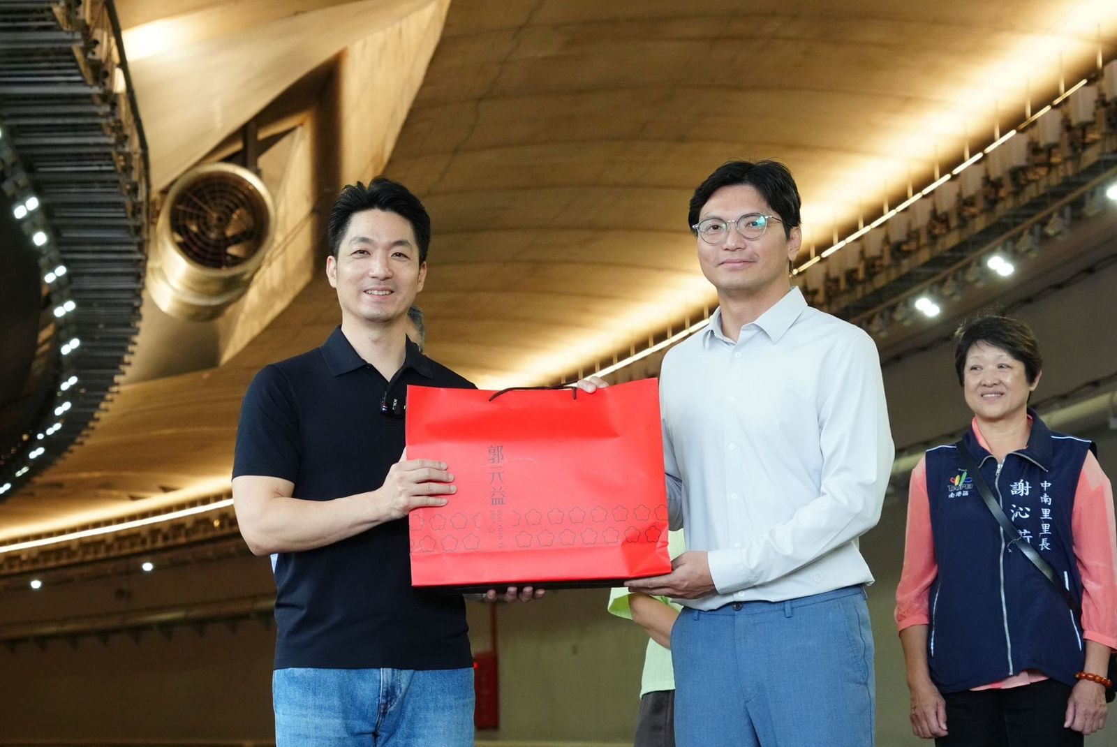 鬍鬚張少東因力挺他被綠營抵制 蔣萬安:有人負責出征、我負責吃滷肉飯