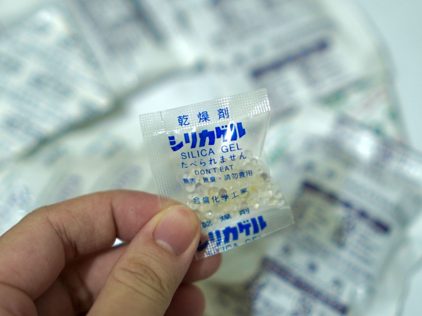 乾燥劑越多能「雙倍防潮」？營養師搖頭　保健品放冰箱也NG
