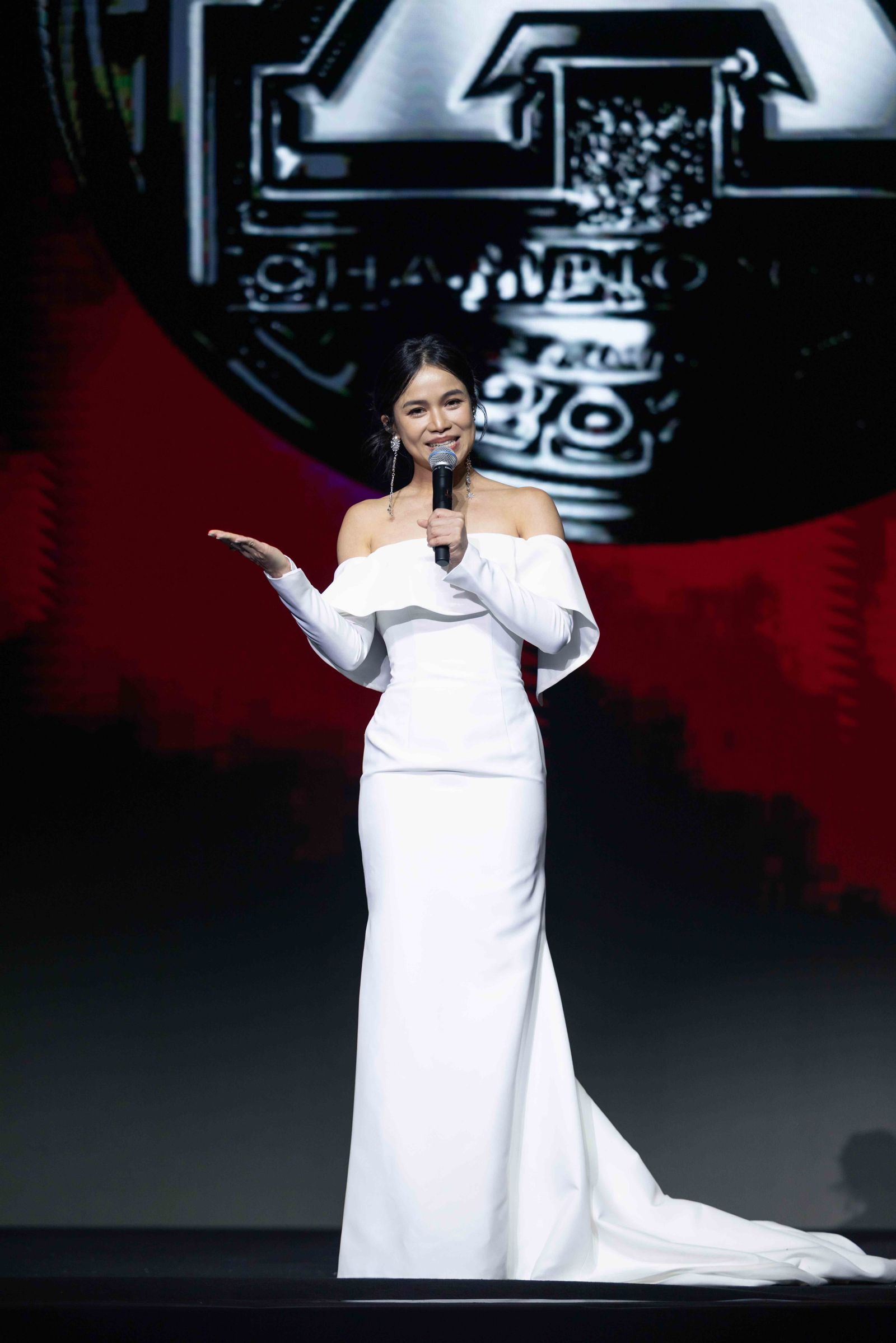 林芯儀以IFBB PRO職業選手之姿站上「IFBB PRO/NPC WORLDWIDE 亞洲健美錦標賽」舞台獻唱。旺多福多媒體工作室提供