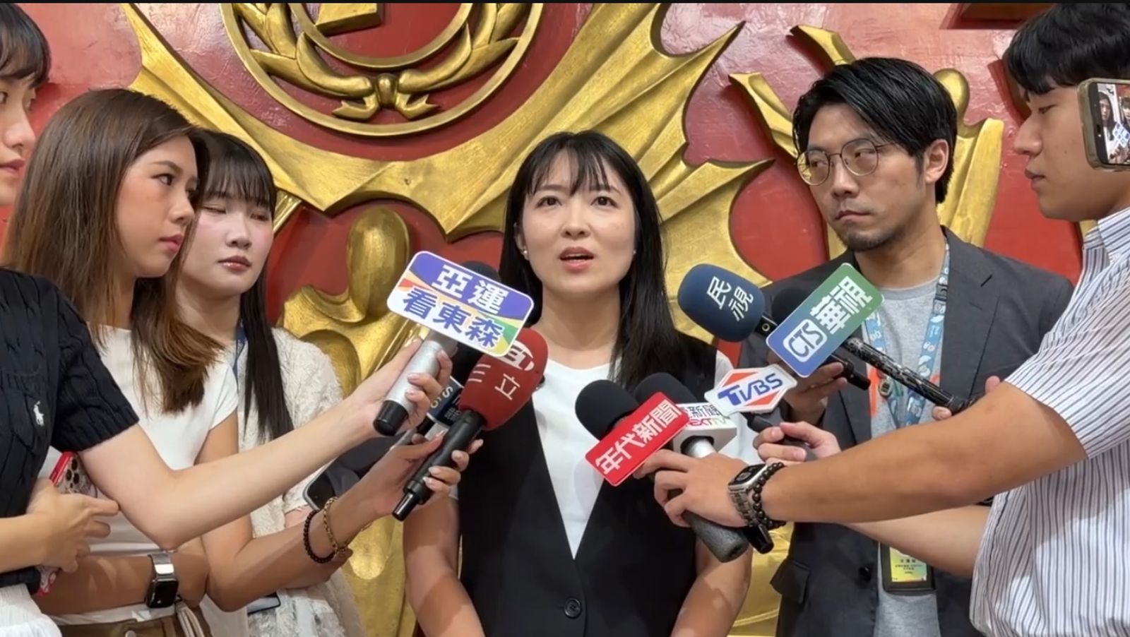 看一眼也不行!板橋男超商亮刀威脅議員秘書 山田摩衣驚曝:當時還有學童在場
