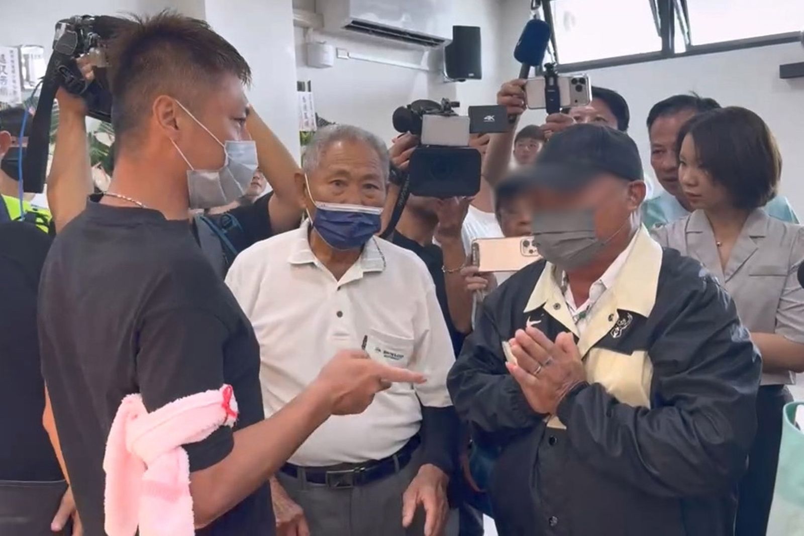 護理師出殯/「怕被打」肇事男未到場 老父代到靈堂致歉 親屬包圍怒飆「還她公道」