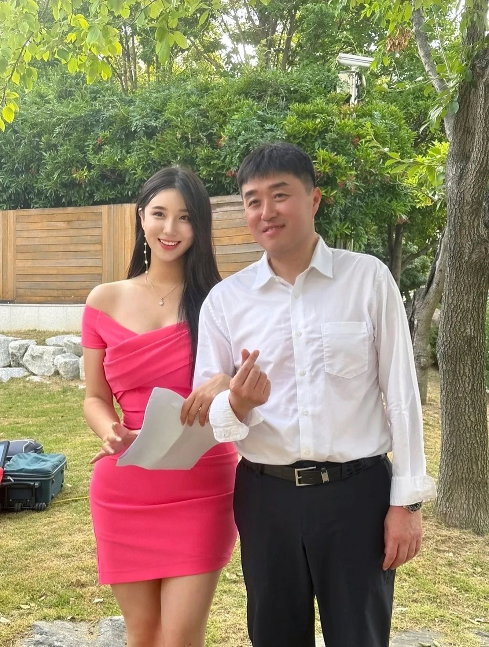 金賢姈和爸爸合照。翻攝threads@h0_barbie