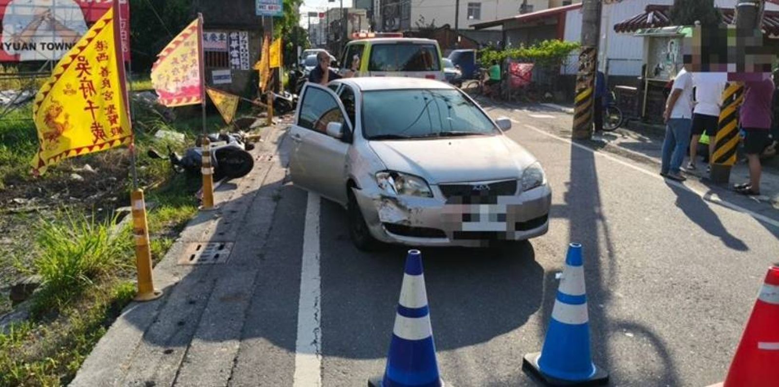冥冥中有天意?屏東宮廟前離奇自撞 揭慈母「伴愛女屍以車為家」悲歌