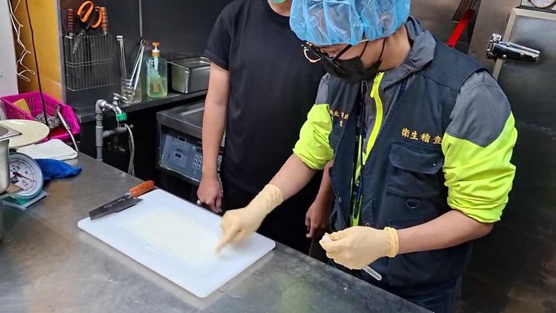 員工通報「蒸蛋變質了」！清六食堂店長竟指示加熱繼續賣　驗出沙門氏菌下場慘了