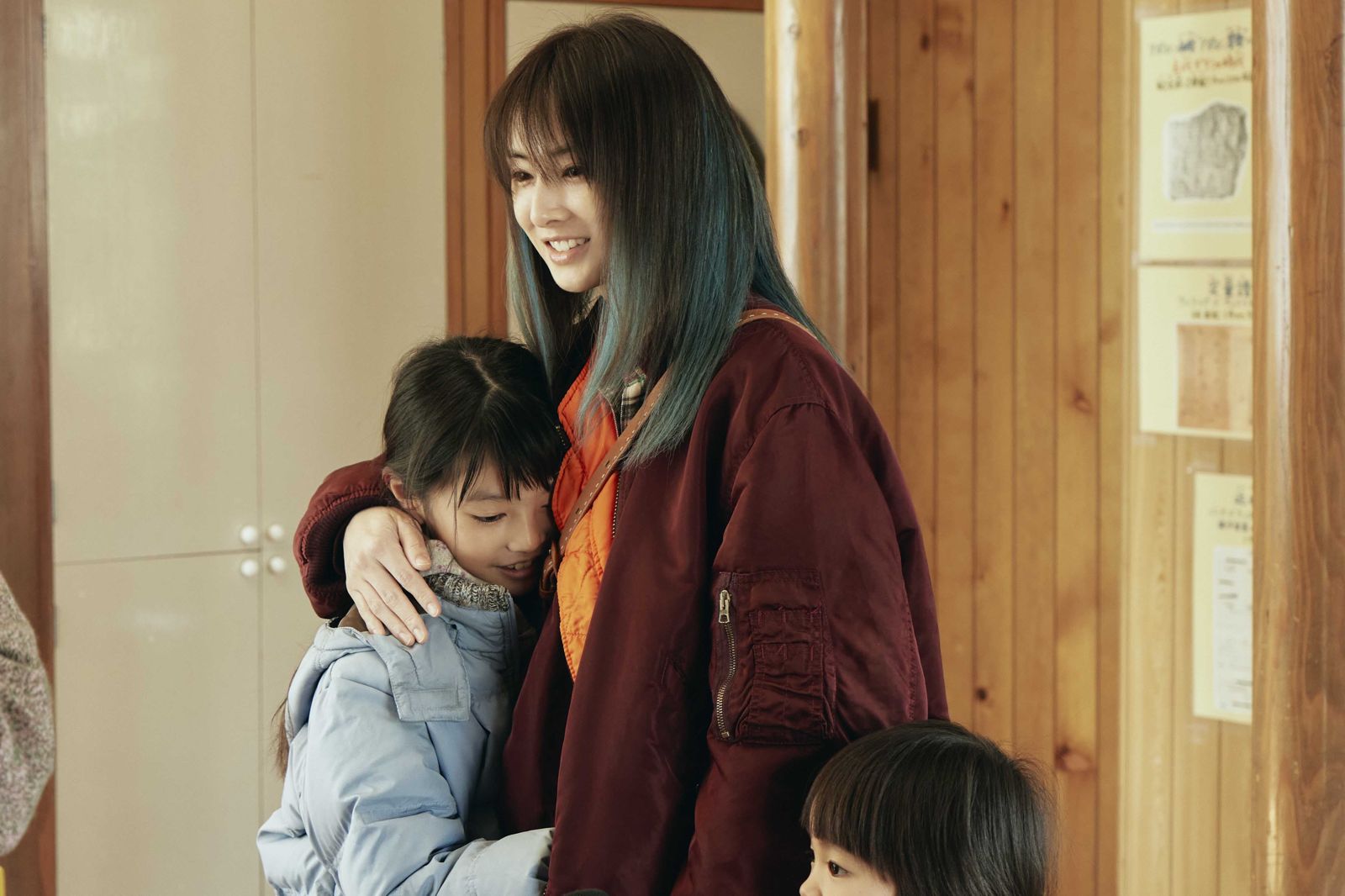 為孩子豁出去！北川景子《午夜之花》演單親毒媽　素顏藍髮形象大逆轉